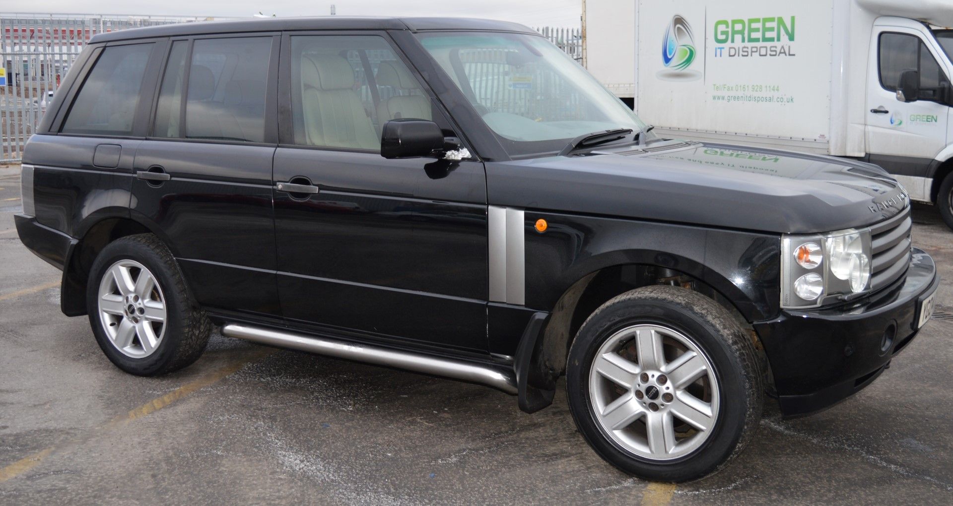 1 x Range Rover Vogue V8 4.4 Automatic - Black, Leather Interior, Petrol, Television, Premium - Image 35 of 63