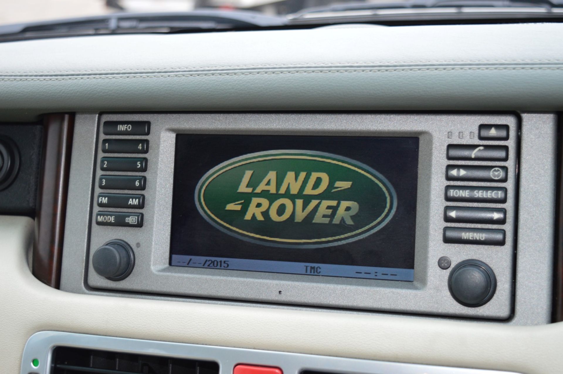 1 x Range Rover Vogue V8 4.4 Automatic - Black, Leather Interior, Petrol, Television, Premium - Image 24 of 63