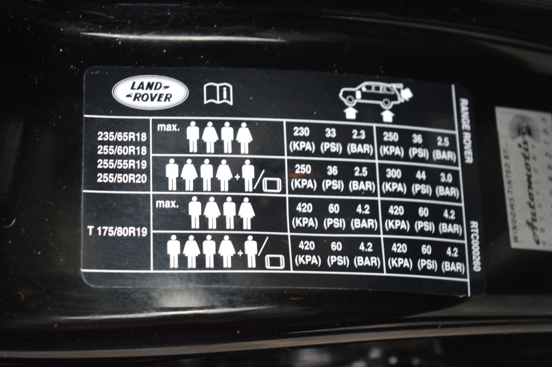 1 x Range Rover Vogue V8 4.4 Automatic - Black, Leather Interior, Petrol, Television, Premium - Image 18 of 63