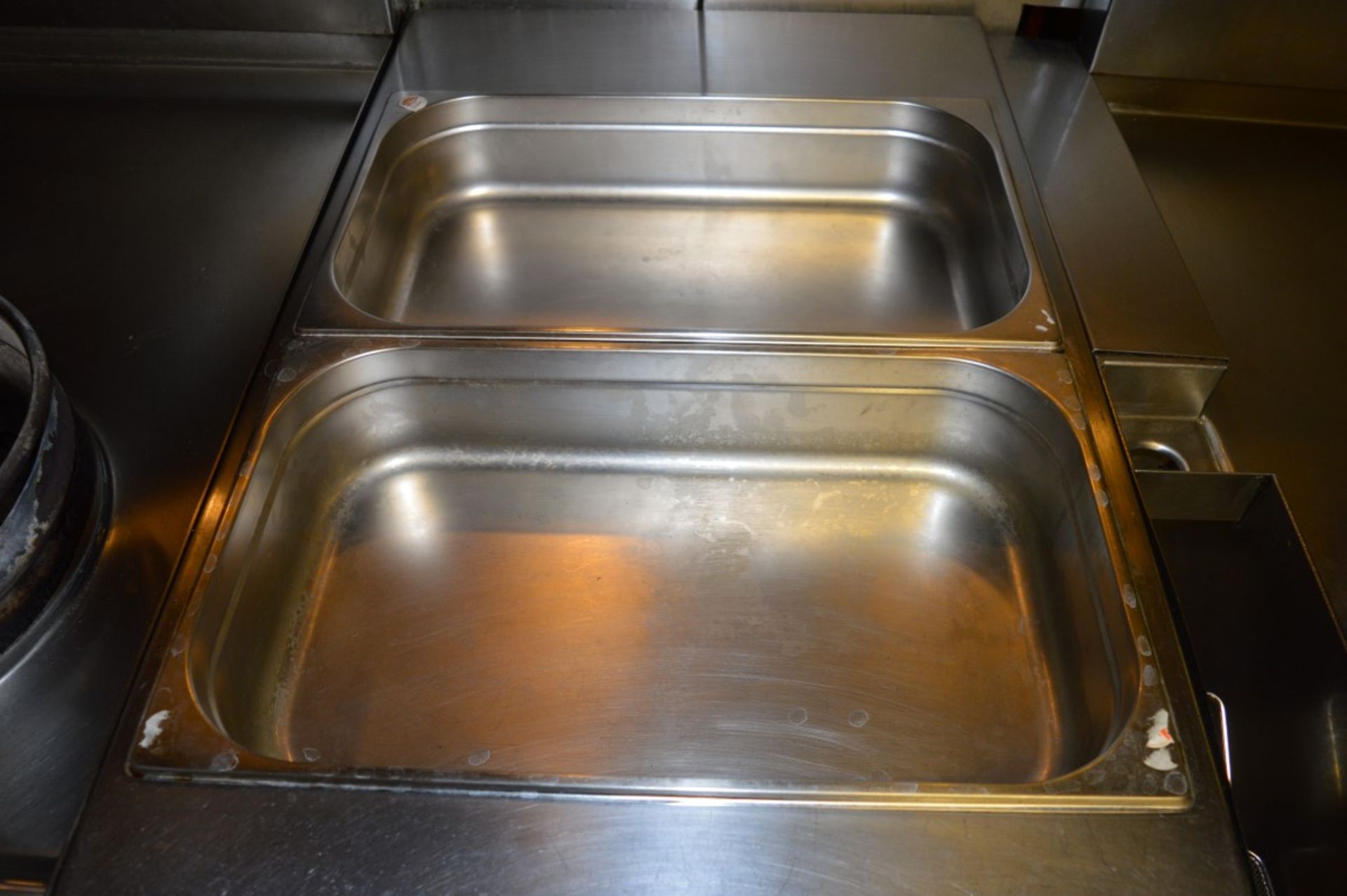 1 x Stainless Steel Commercial Sauce Tray Unit - Includes Two Trays - H80 x W56 x D97 cms - Ref - Image 4 of 4