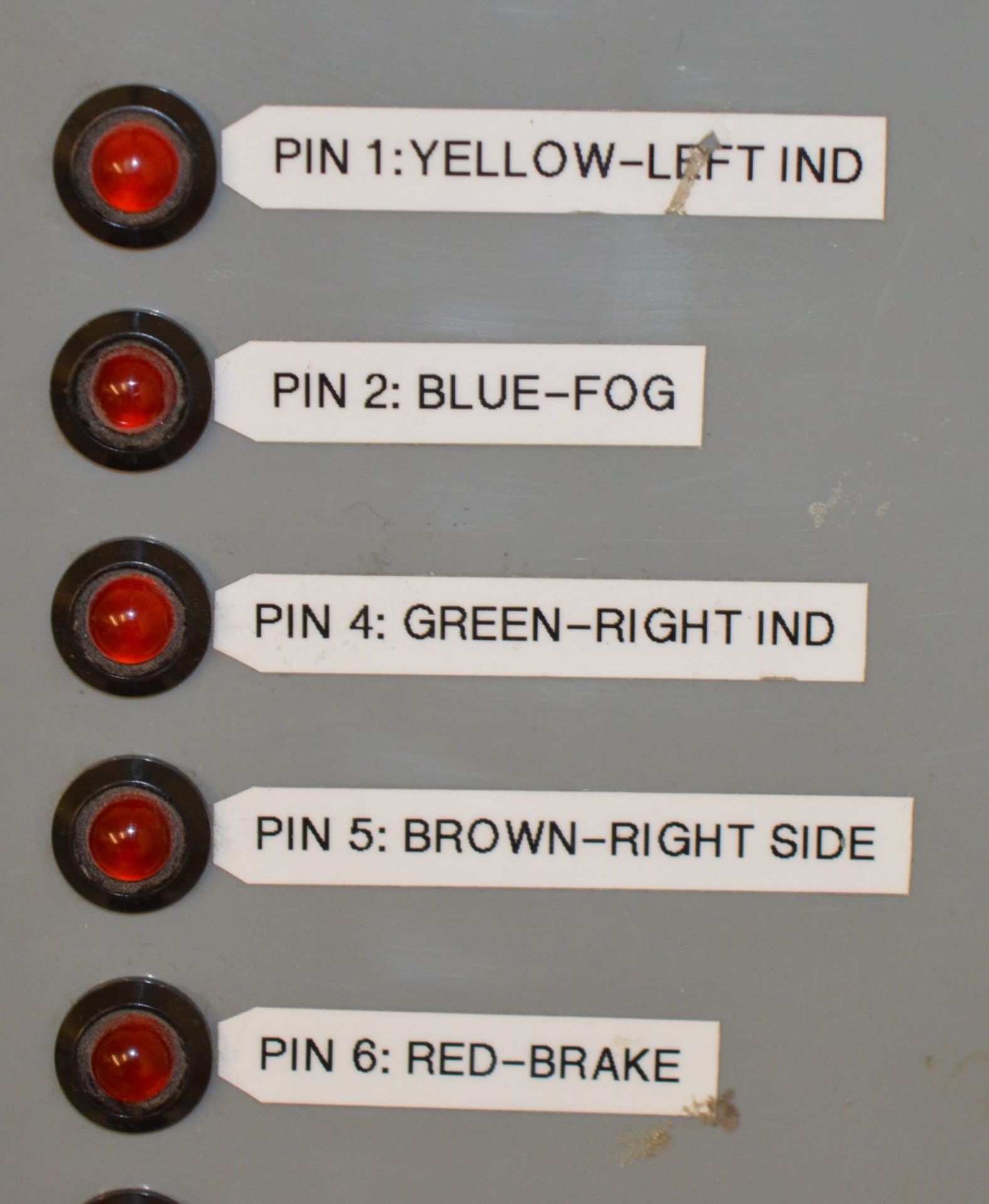 1 x Light Test Box For Caravans / Vehicles - Designed and Built by MES LTD - Tests 12 Lights - Image 3 of 9