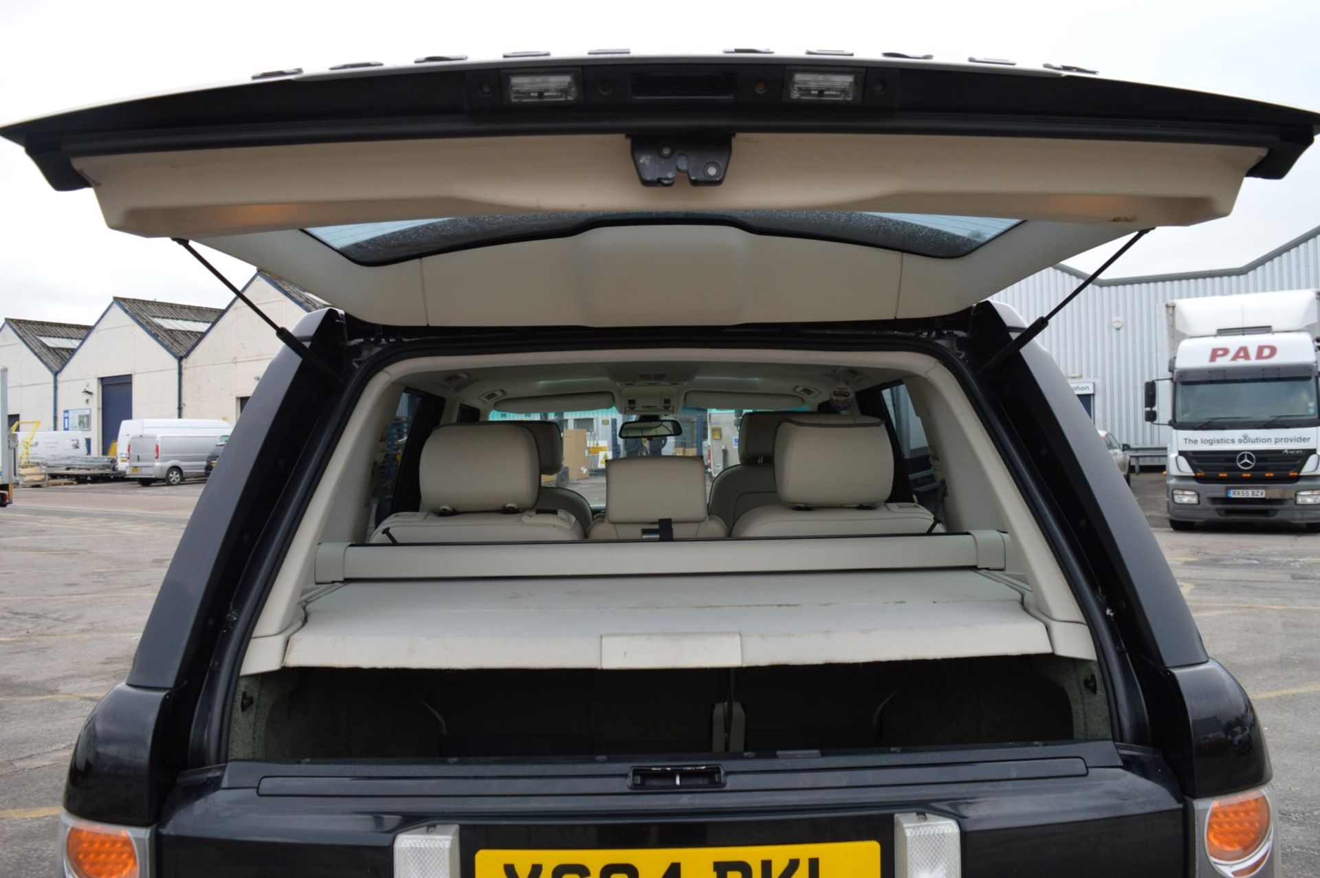 1 x Range Rover Vogue V8 4.4 Automatic - Black, Leather Interior, Petrol, Television, Premium - Image 27 of 63