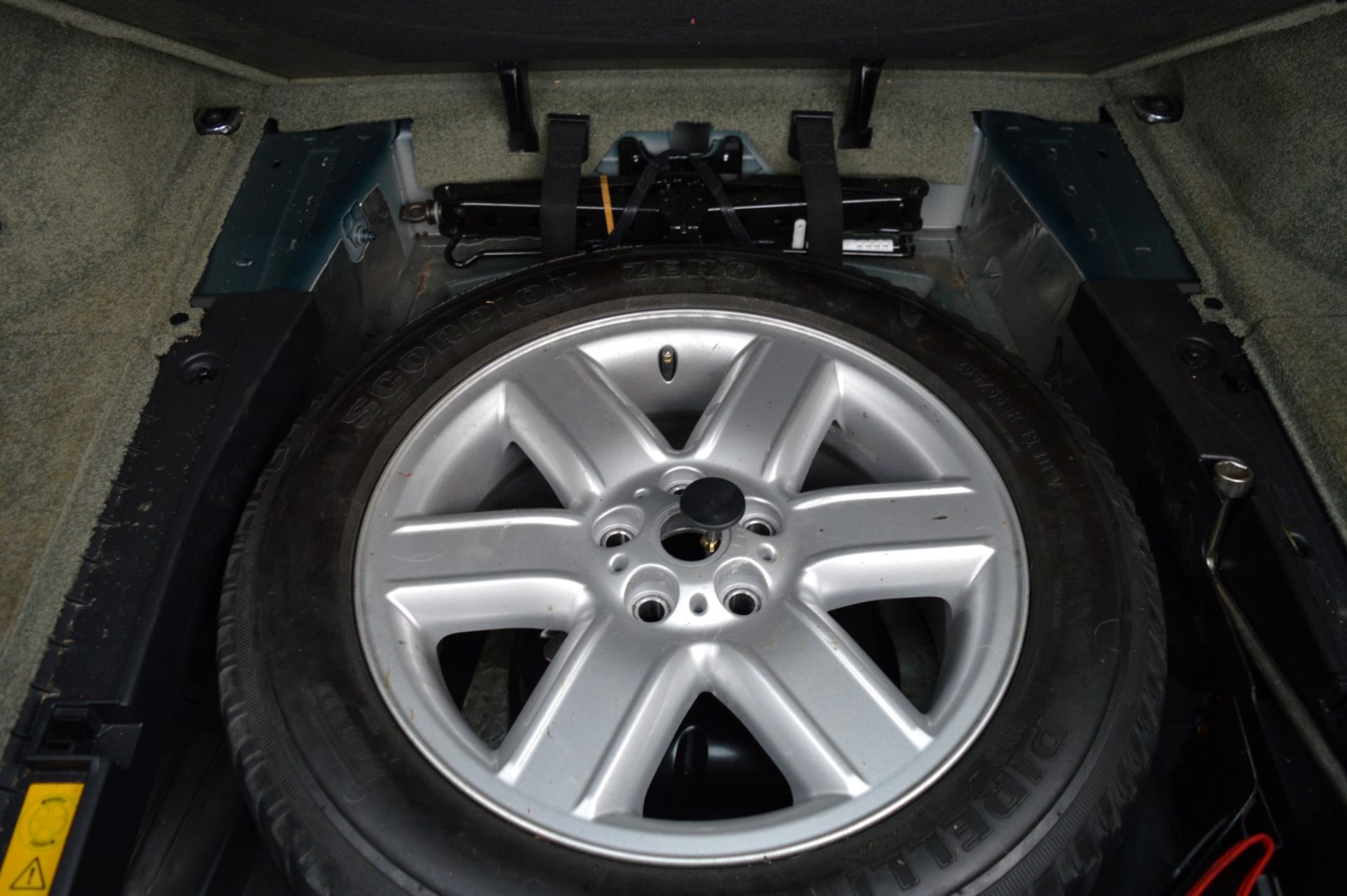 1 x Range Rover Vogue V8 4.4 Automatic - Black, Leather Interior, Petrol, Television, Premium - Image 21 of 63