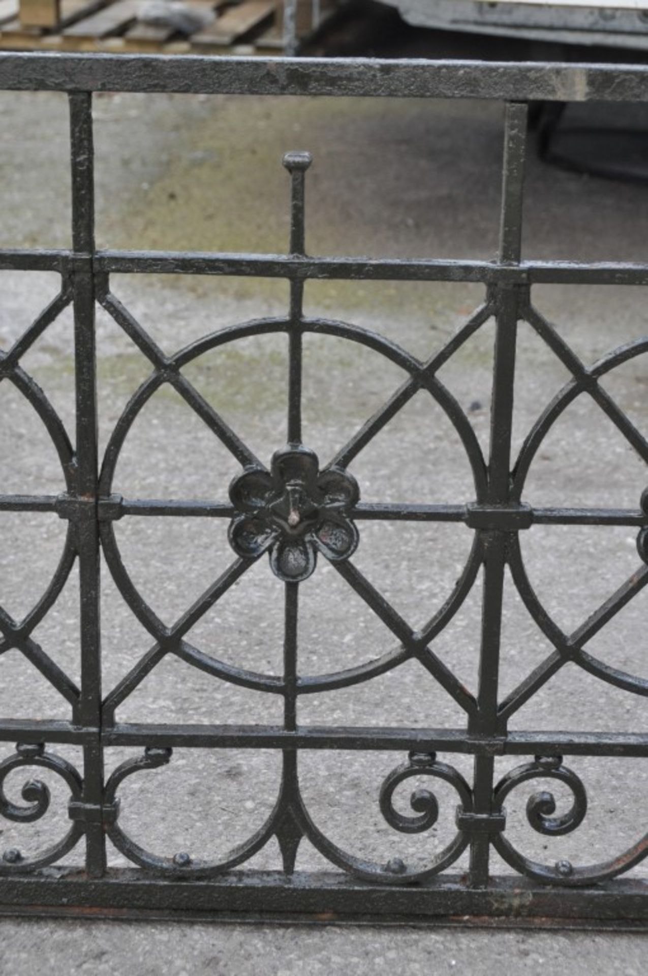 1 x Reclaimed Cast Iron Window Guard – Size To Follow - See Pictures - Ref : LON23 – CL105 - - Image 3 of 4