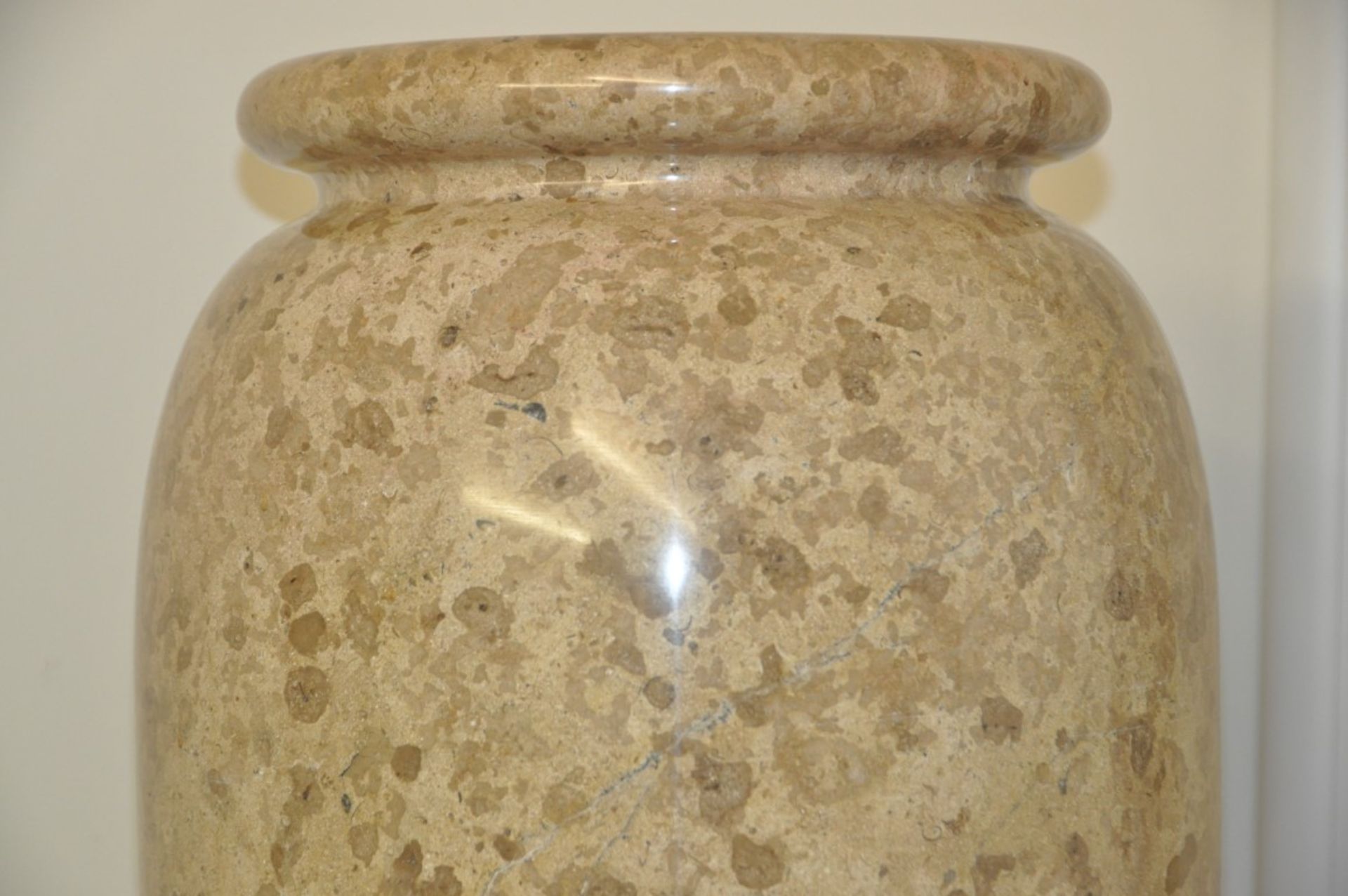 1 x Large Decorative Carved Natural Fossil Stone Vase - Gorgeous Glossy Marbled Finish - 3FT - Image 8 of 8