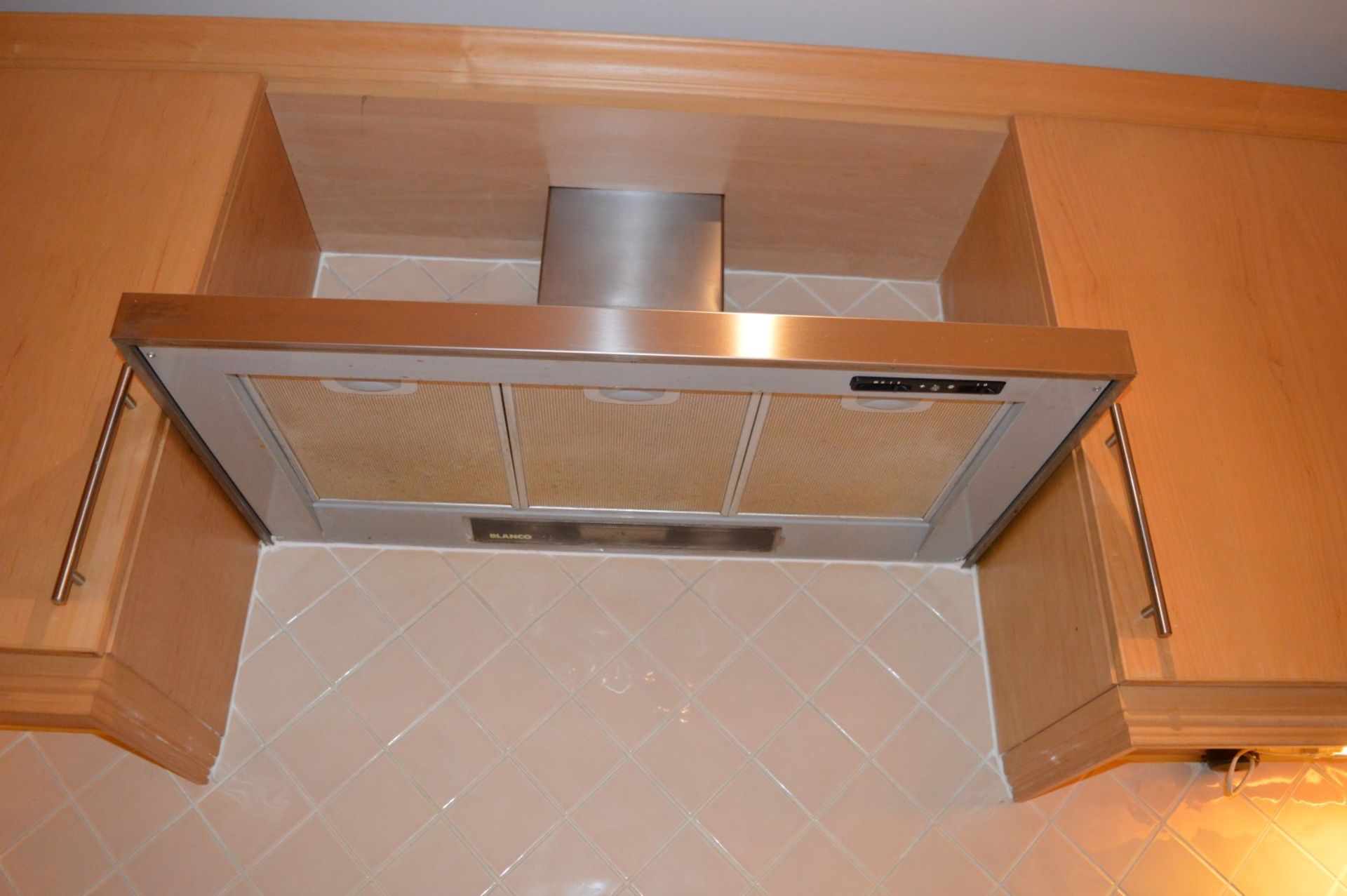 1 x Manor Cabinet Company Fitted Kitchen - Contemporary Beech Finish With Black Worktops and - Image 23 of 47