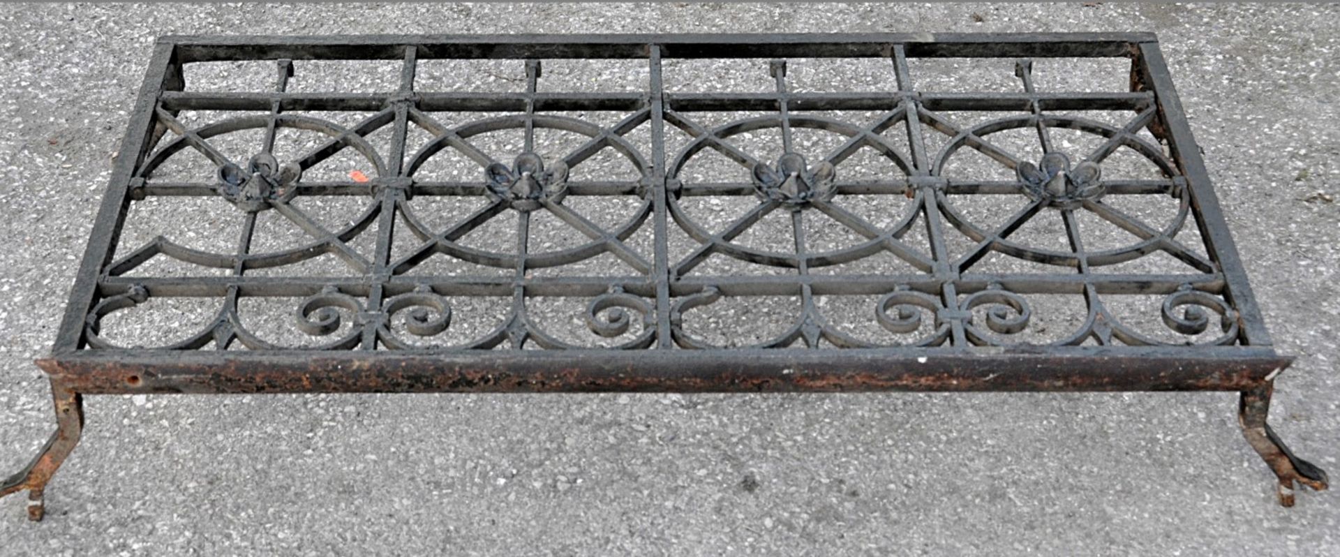 1 x Reclaimed Cast Iron Window Guard – Size To Follow - See Pictures - Ref : LON23 – CL105 - - Image 4 of 4