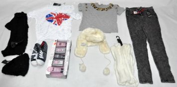 Approx 70 x Items Of Assorted Women's / Girls Clothing – Box2002 – Jeans, T-Shirts, Hats, Scarves