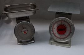 2 x Weighing Scales – Weighstation & Pelouze – Ref : CAT111 – Model : 8B40 – 18kg x 50g – Used -