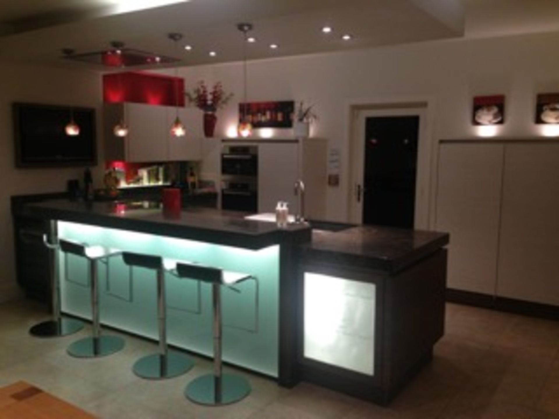 1 x Bespoke SIEMATIC Luxury KITCHEN With MIELE Appliances - Marble Work Surfaces, Zabrano Wood - Image 12 of 24