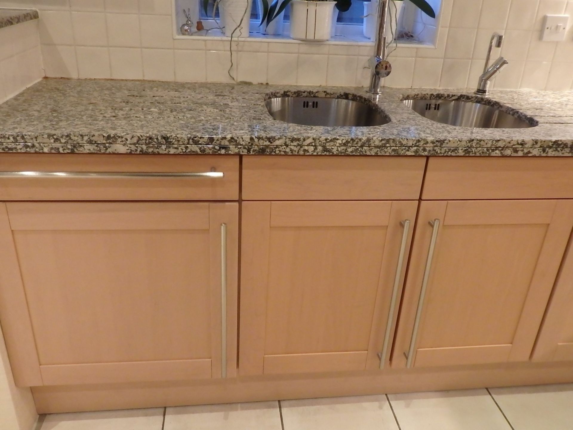 1 x Siematic Fitted Kitchen With Beech Shaker Style Doors, Granite Worktops, Central Island and - Image 19 of 148