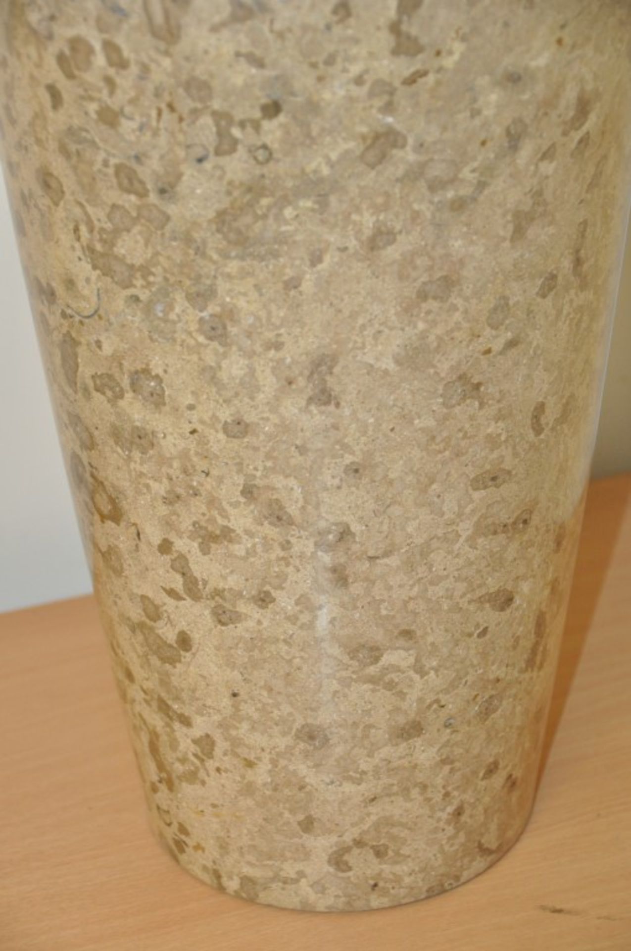 1 x Large Decorative Carved Natural Fossil Stone Vase - Gorgeous Glossy Marbled Finish - 3FT - Image 3 of 8