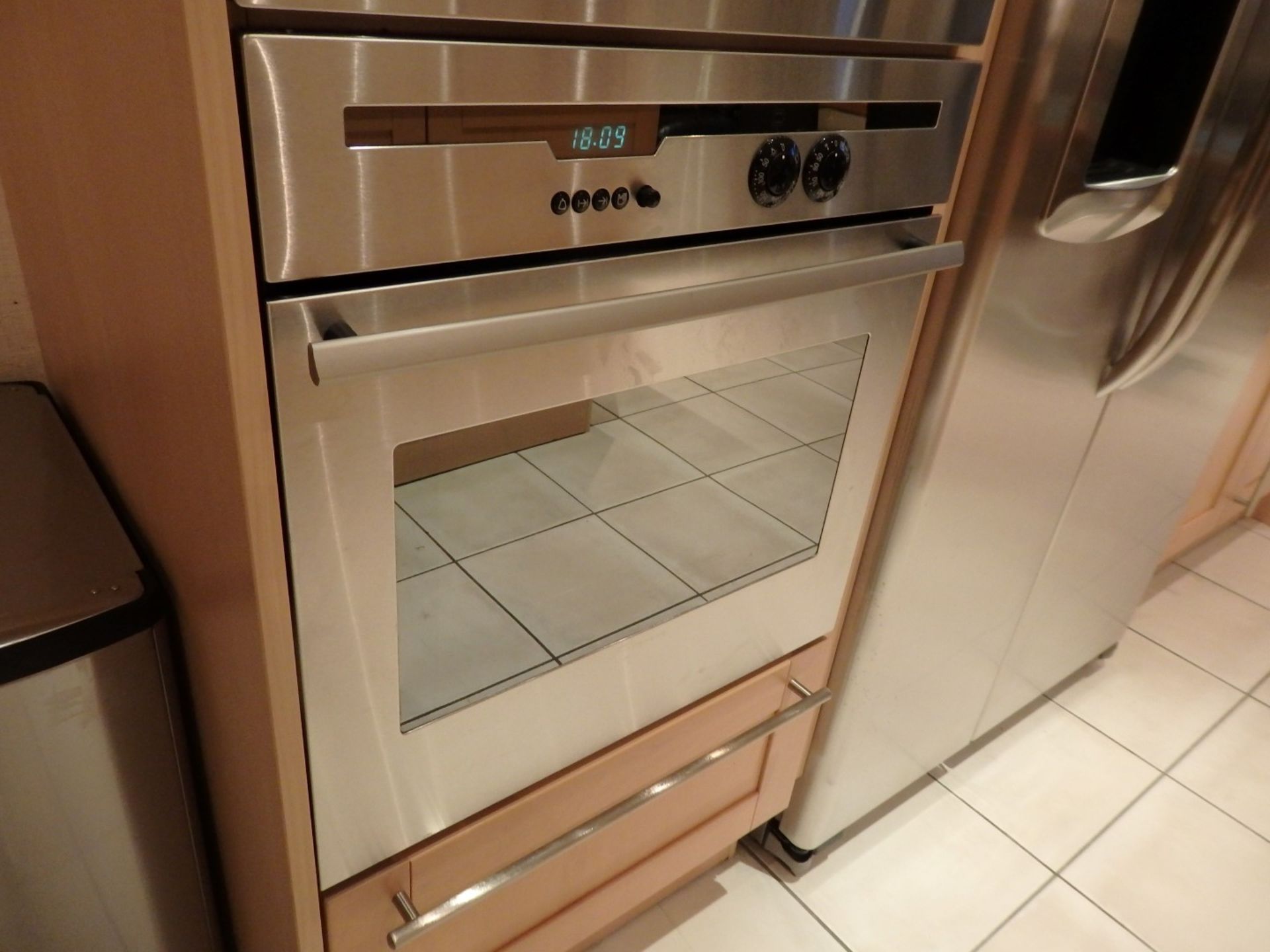 1 x Siematic Fitted Kitchen With Beech Shaker Style Doors, Granite Worktops, Central Island and - Image 95 of 148