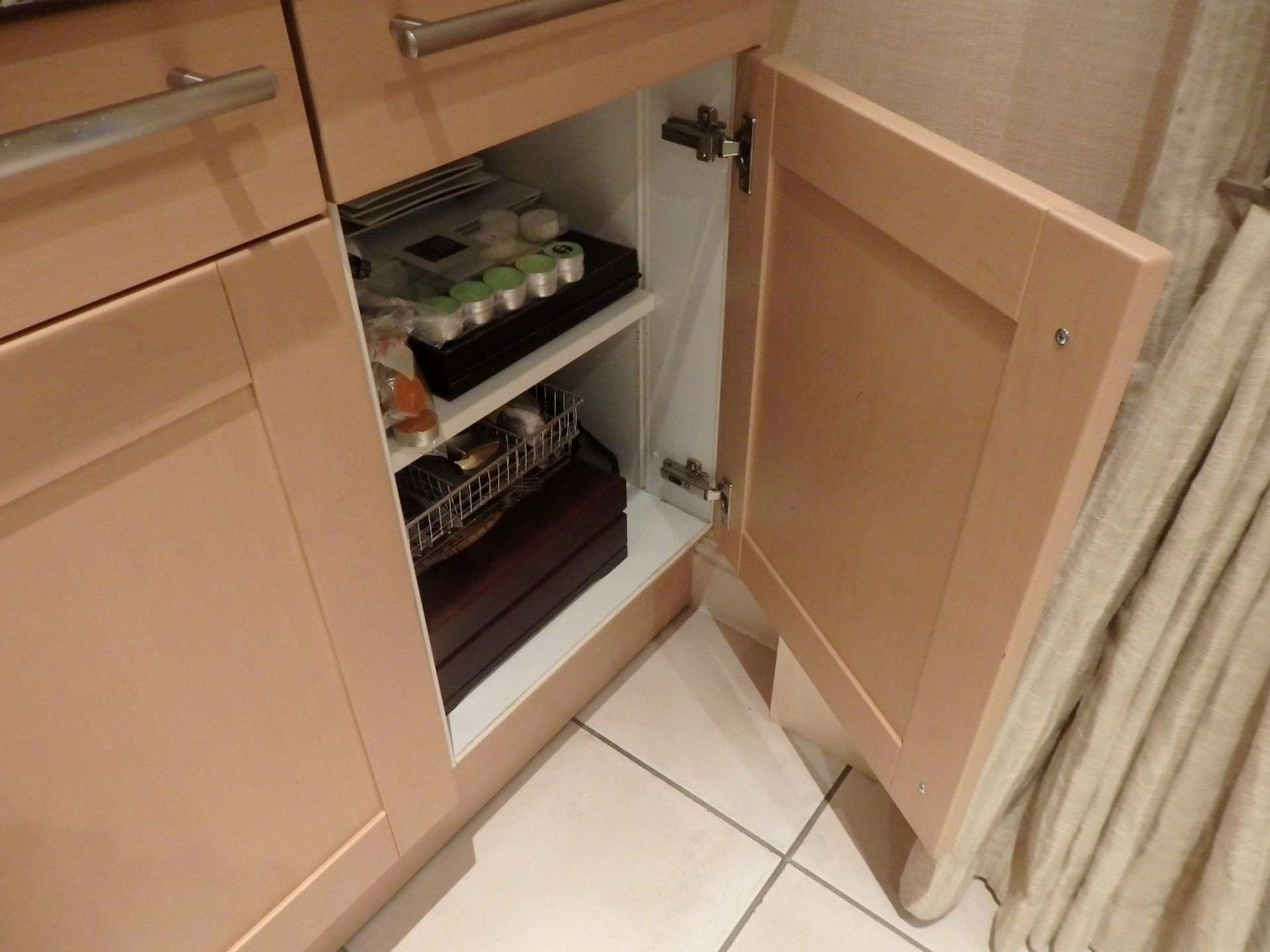 1 x Siematic Fitted Kitchen With Beech Shaker Style Doors, Granite Worktops, Central Island and - Image 146 of 148