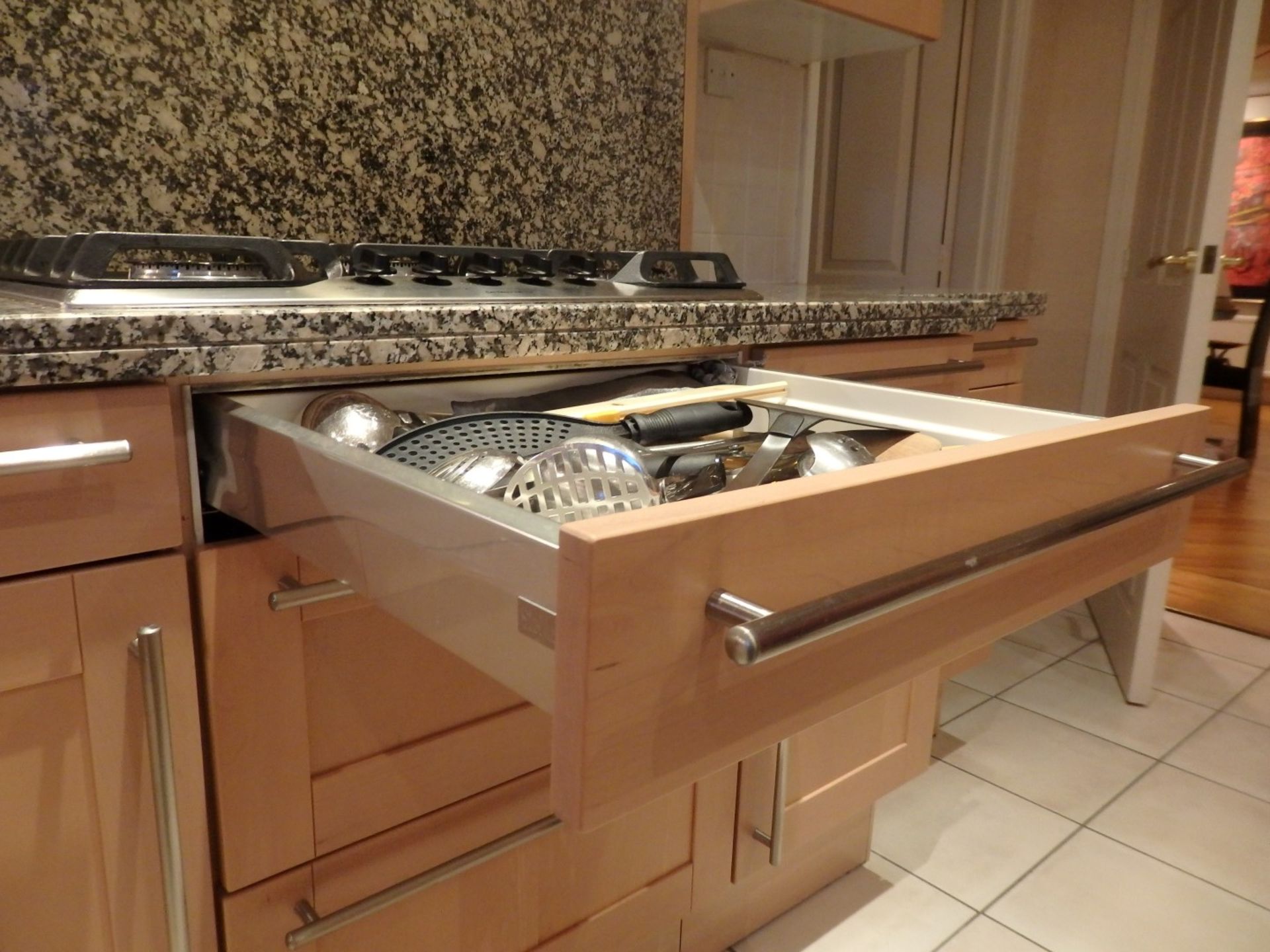 1 x Siematic Fitted Kitchen With Beech Shaker Style Doors, Granite Worktops, Central Island and - Image 65 of 148