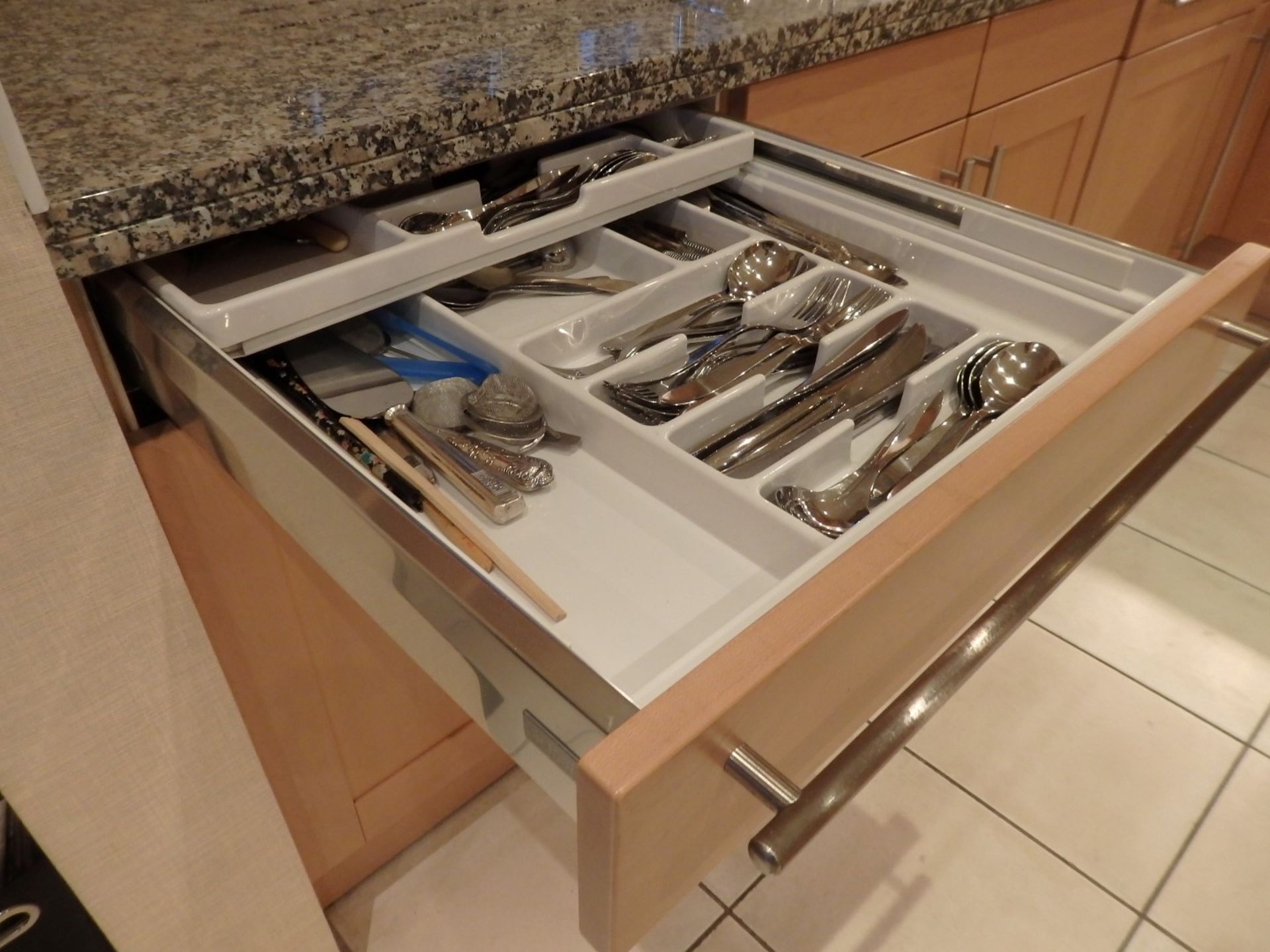 1 x Siematic Fitted Kitchen With Beech Shaker Style Doors, Granite Worktops, Central Island and - Image 35 of 148