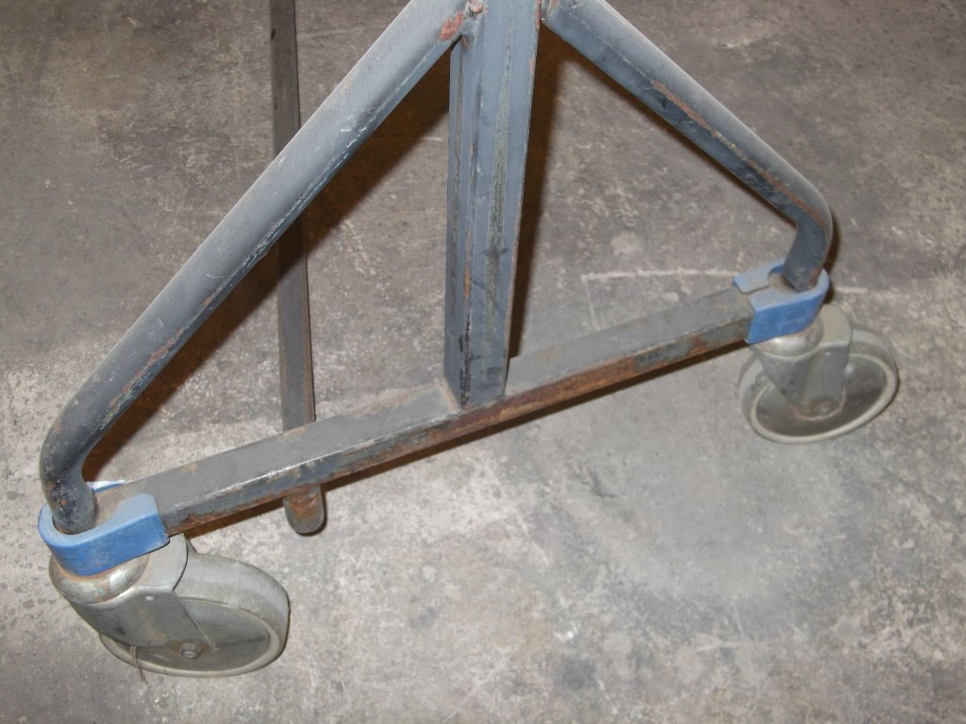 1 x Z-Style, 2-Tier Heavy Duty Clothes Rail -  Pre-owned, In Good Working Condition – Various - Image 2 of 6