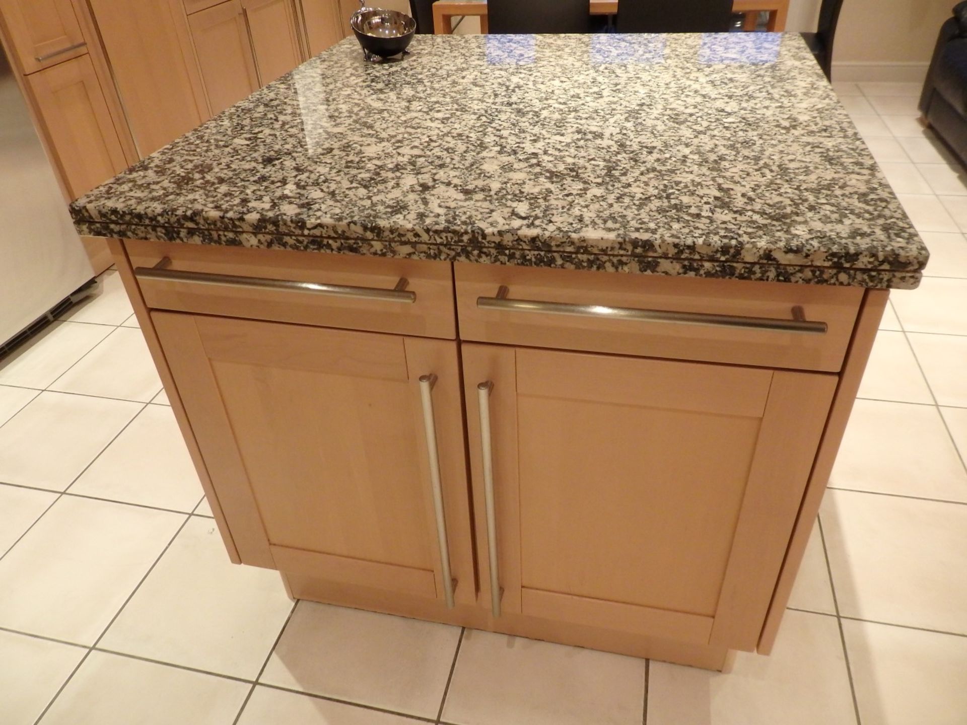 1 x Siematic Fitted Kitchen With Beech Shaker Style Doors, Granite Worktops, Central Island and - Image 84 of 148