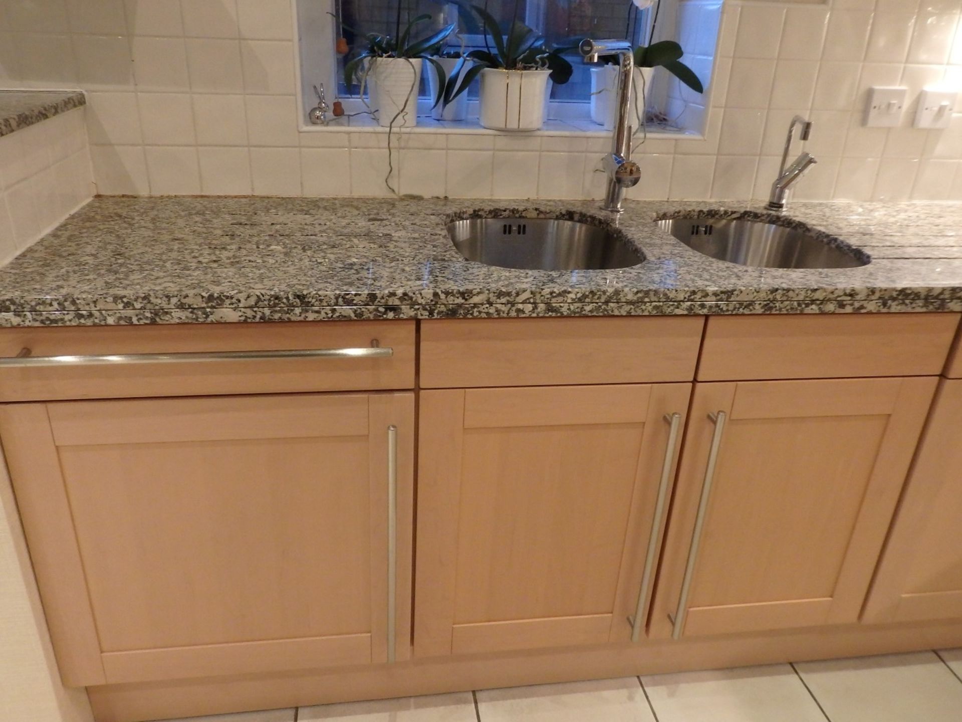 1 x Siematic Fitted Kitchen With Beech Shaker Style Doors, Granite Worktops, Central Island and - Image 20 of 148