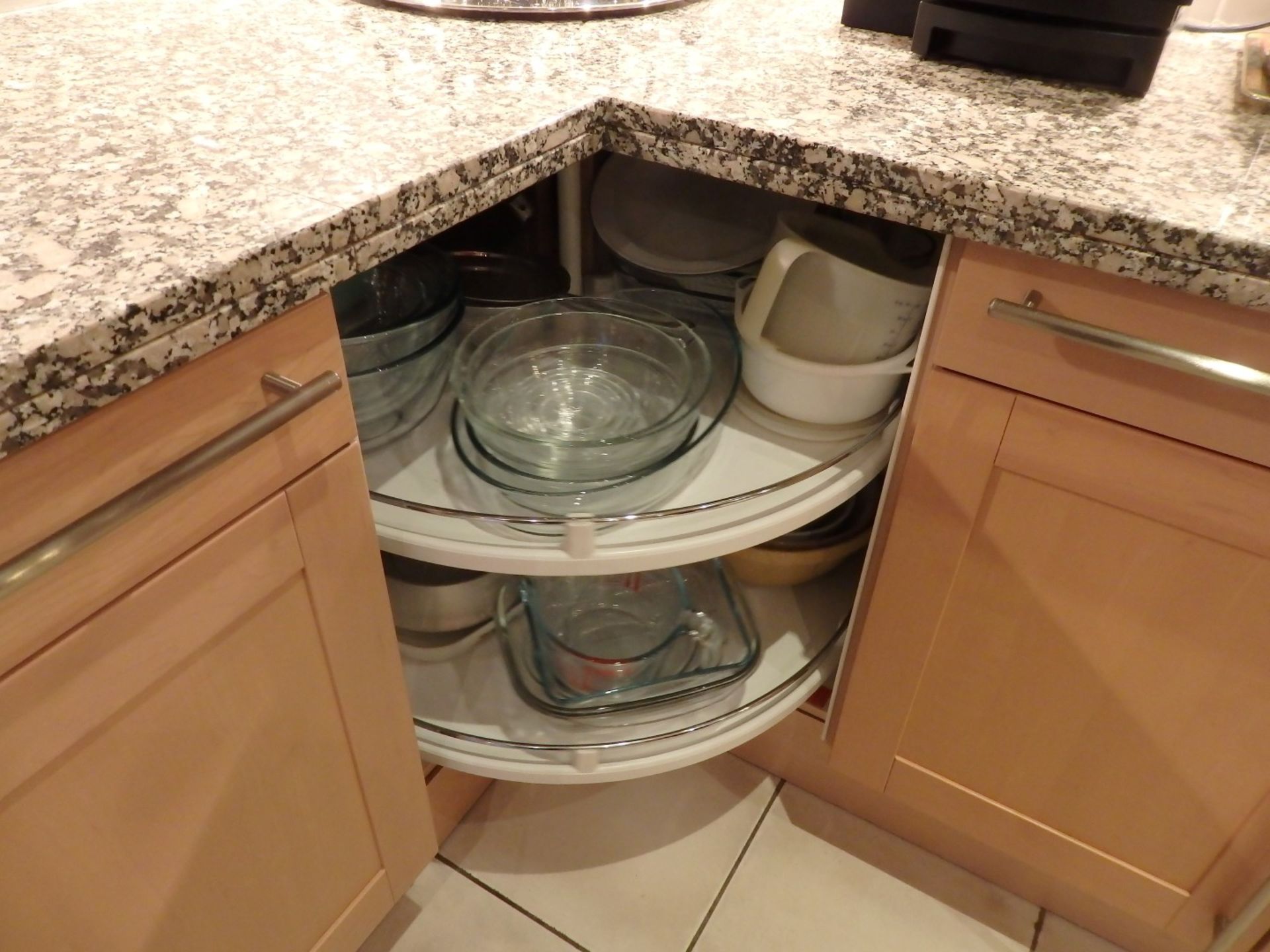 1 x Siematic Fitted Kitchen With Beech Shaker Style Doors, Granite Worktops, Central Island and - Image 54 of 148