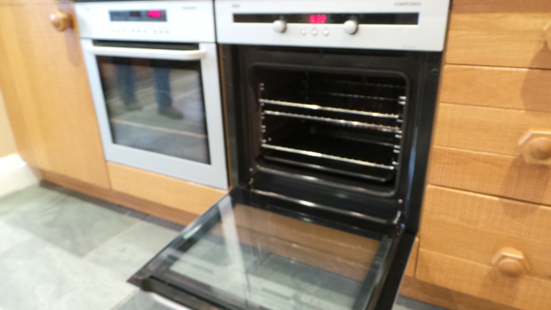 1 x Beautifully Crafted Bespoke Johnson & Johnson Fitted Kitchen - Rustic Solid Oak Doors, Modern - Image 55 of 86