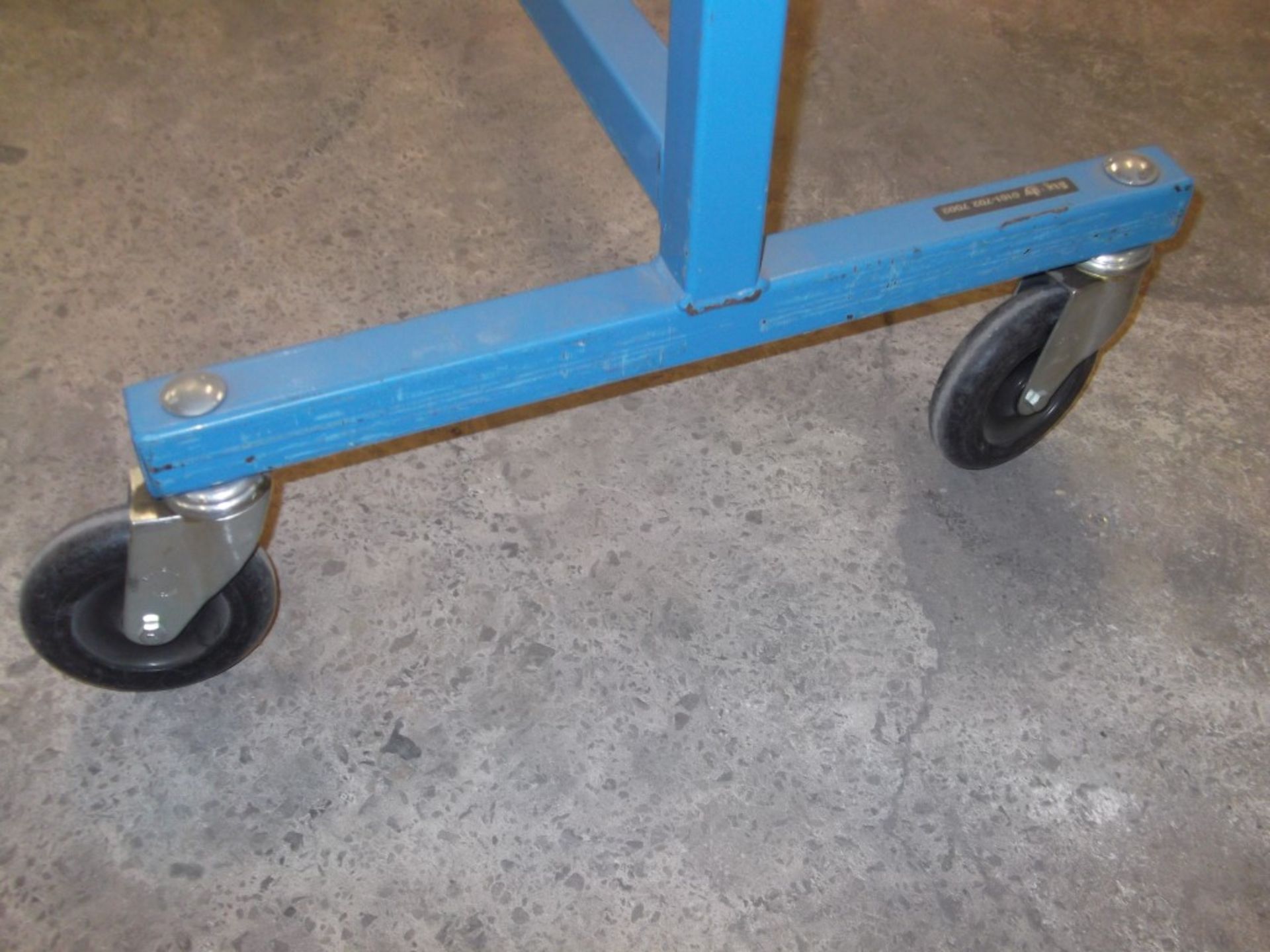 1 x Single Tier Heavy Duty Clothing Rail In BLUE – Brand: Steely Rails  – Pre-owned, In Good Working - Image 2 of 4
