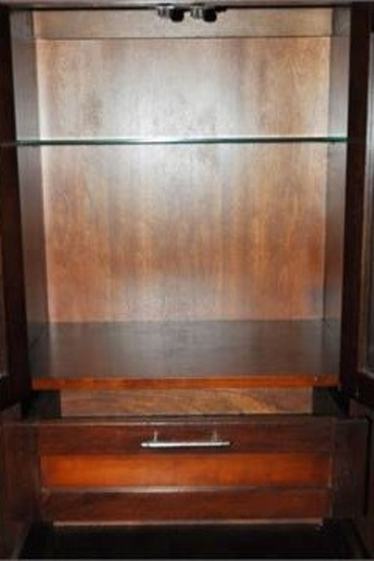 1 x Henley Traditional Red Mahogany Drinks Cabinet by Bentley Designs – Comes with Drawers & Glass - Image 5 of 7