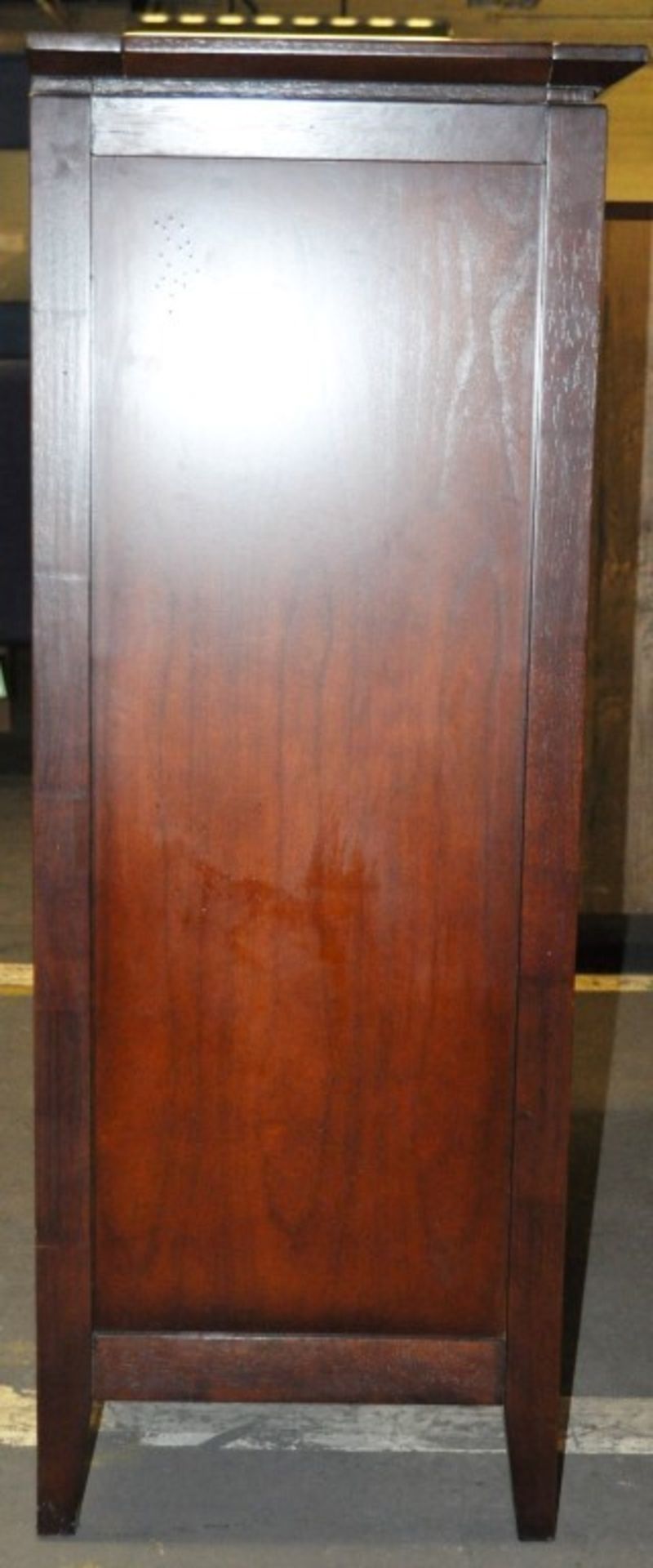 1 x Henley Traditional Red Mahogany Drinks Cabinet by Bentley Designs – Comes with Drawers & Glass - Image 7 of 7
