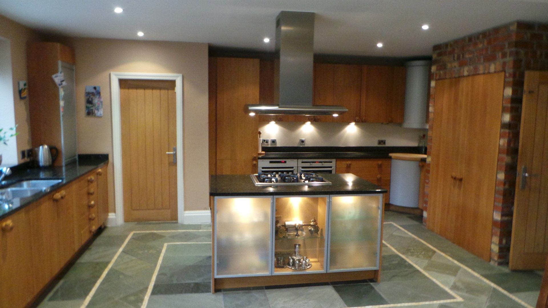 1 x Beautifully Crafted Bespoke Johnson & Johnson Fitted Kitchen - Rustic Solid Oak Doors, Modern - Image 5 of 86