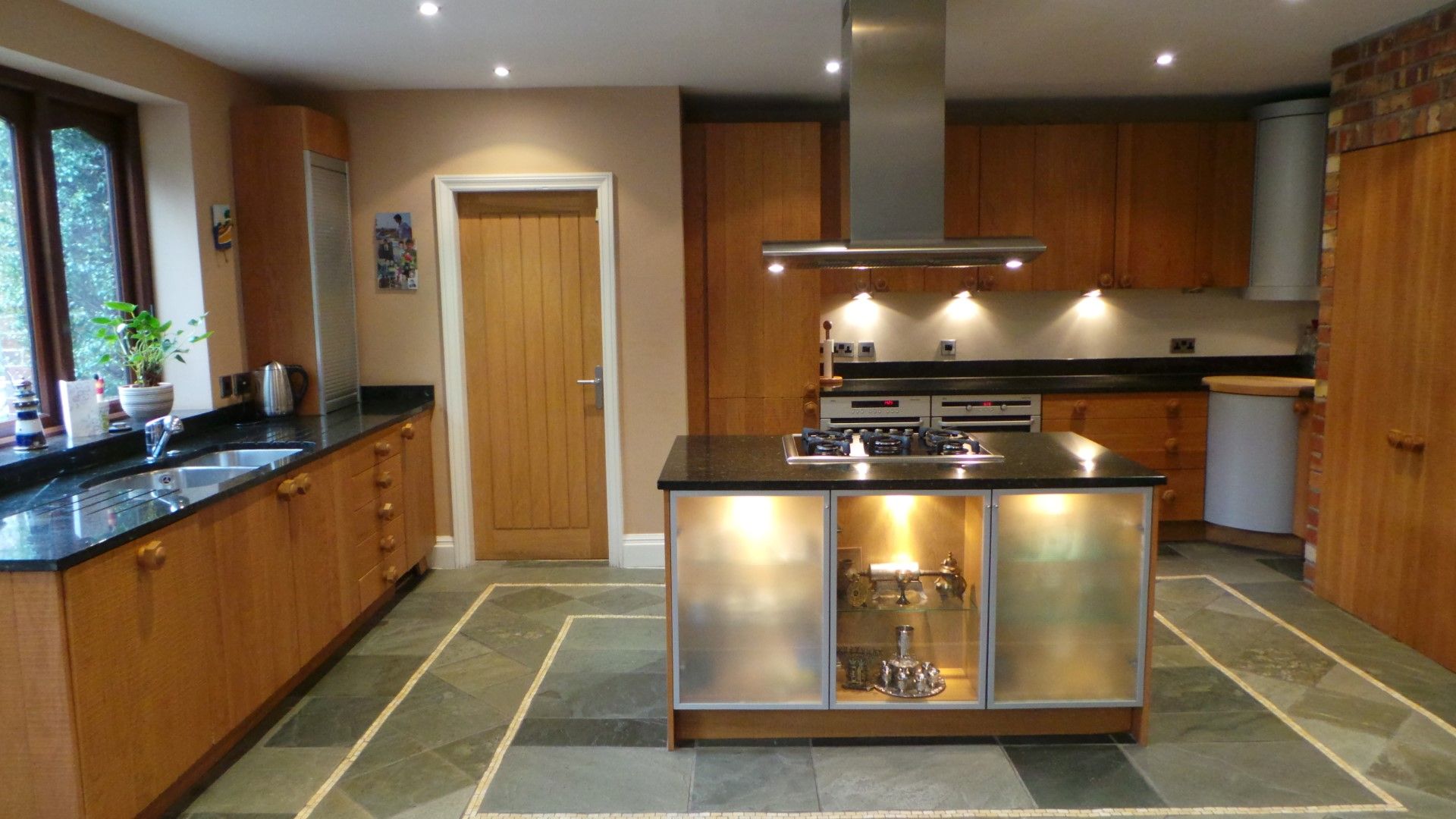 1 x Beautifully Crafted Bespoke Johnson & Johnson Fitted Kitchen - Rustic Solid Oak Doors, Modern - Image 17 of 86