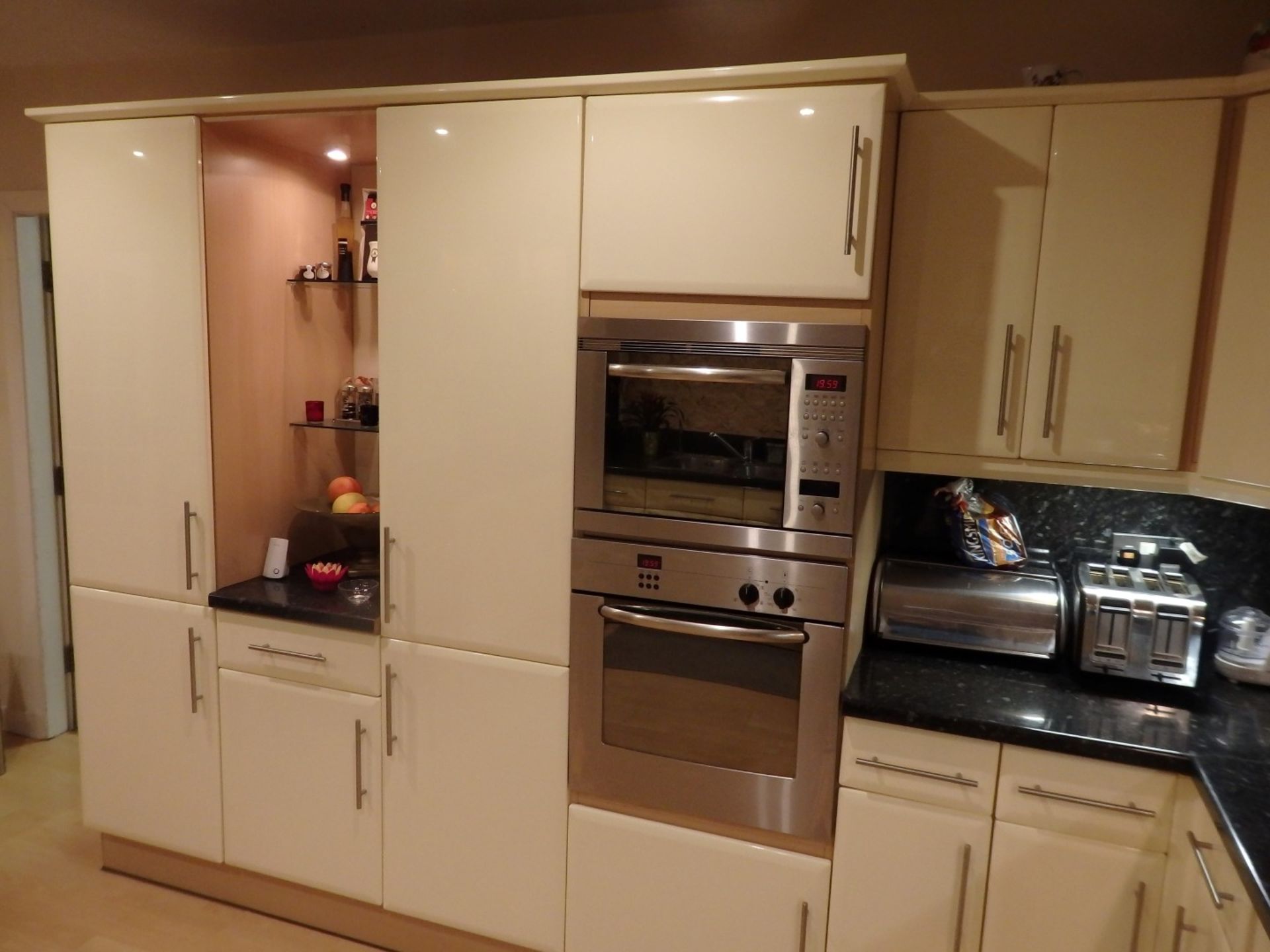 1 x Hygena Fitted Kitchen - Cream Gloss Doors With T Bar Handles - Black Granite Worktops - Bosch - Image 64 of 77