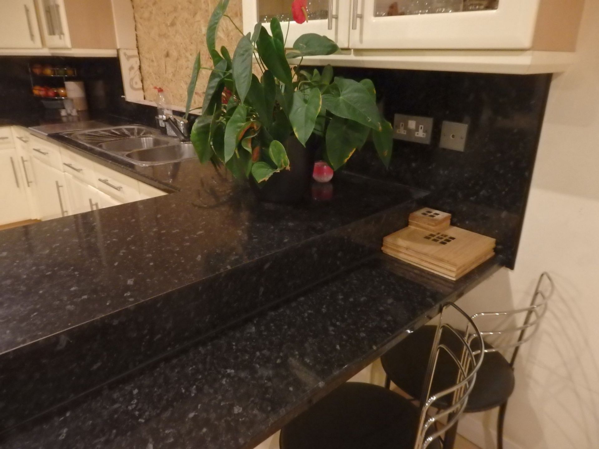 1 x Hygena Fitted Kitchen - Cream Gloss Doors With T Bar Handles - Black Granite Worktops - Bosch - Image 9 of 77