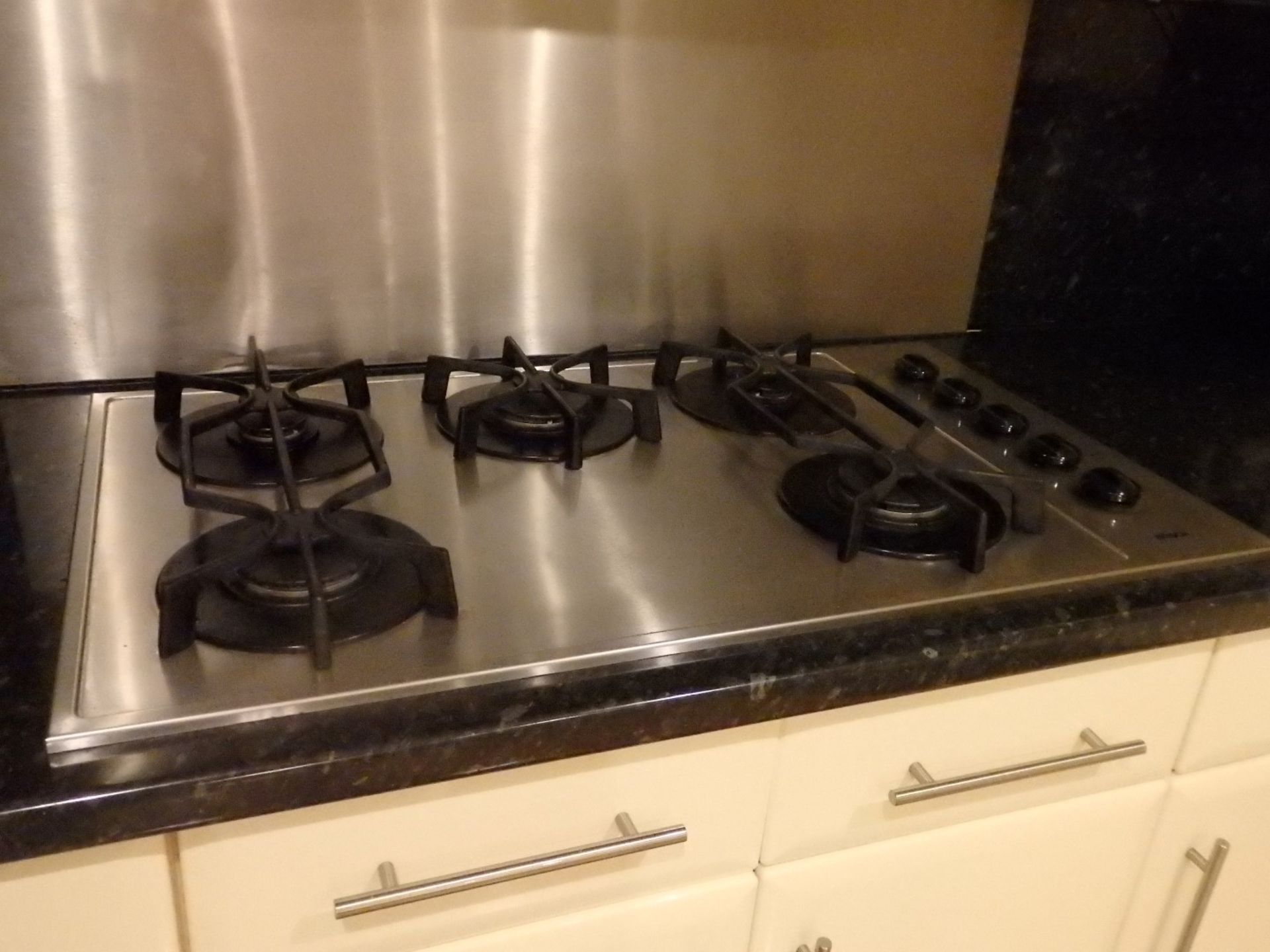 1 x Hygena Fitted Kitchen - Cream Gloss Doors With T Bar Handles - Black Granite Worktops - Bosch - Image 31 of 77