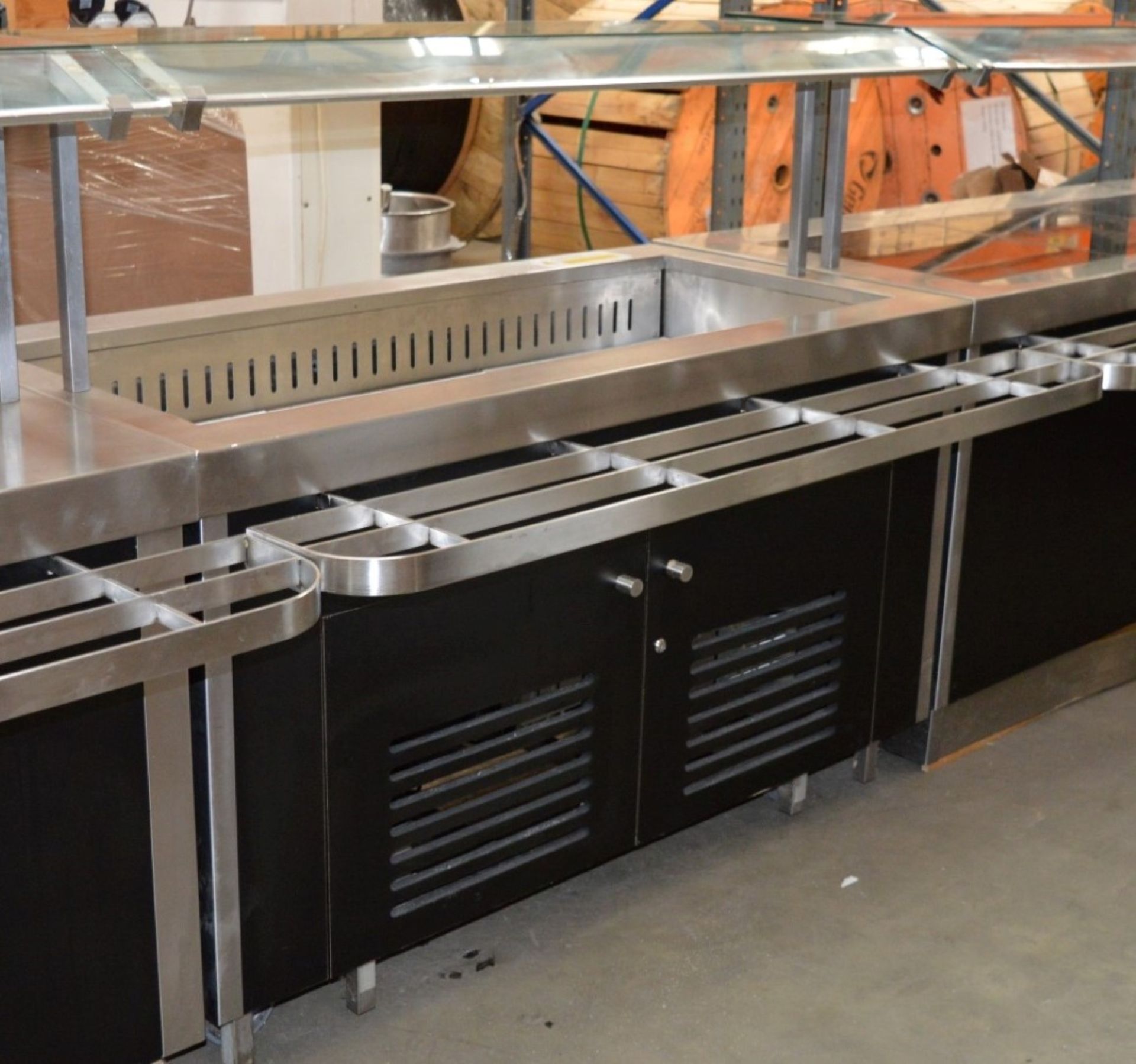 1 x Heated Well Bain Marie Serving Counter - On Castors For Maneuverability - Ideal For Pub Carvery, - Image 4 of 7