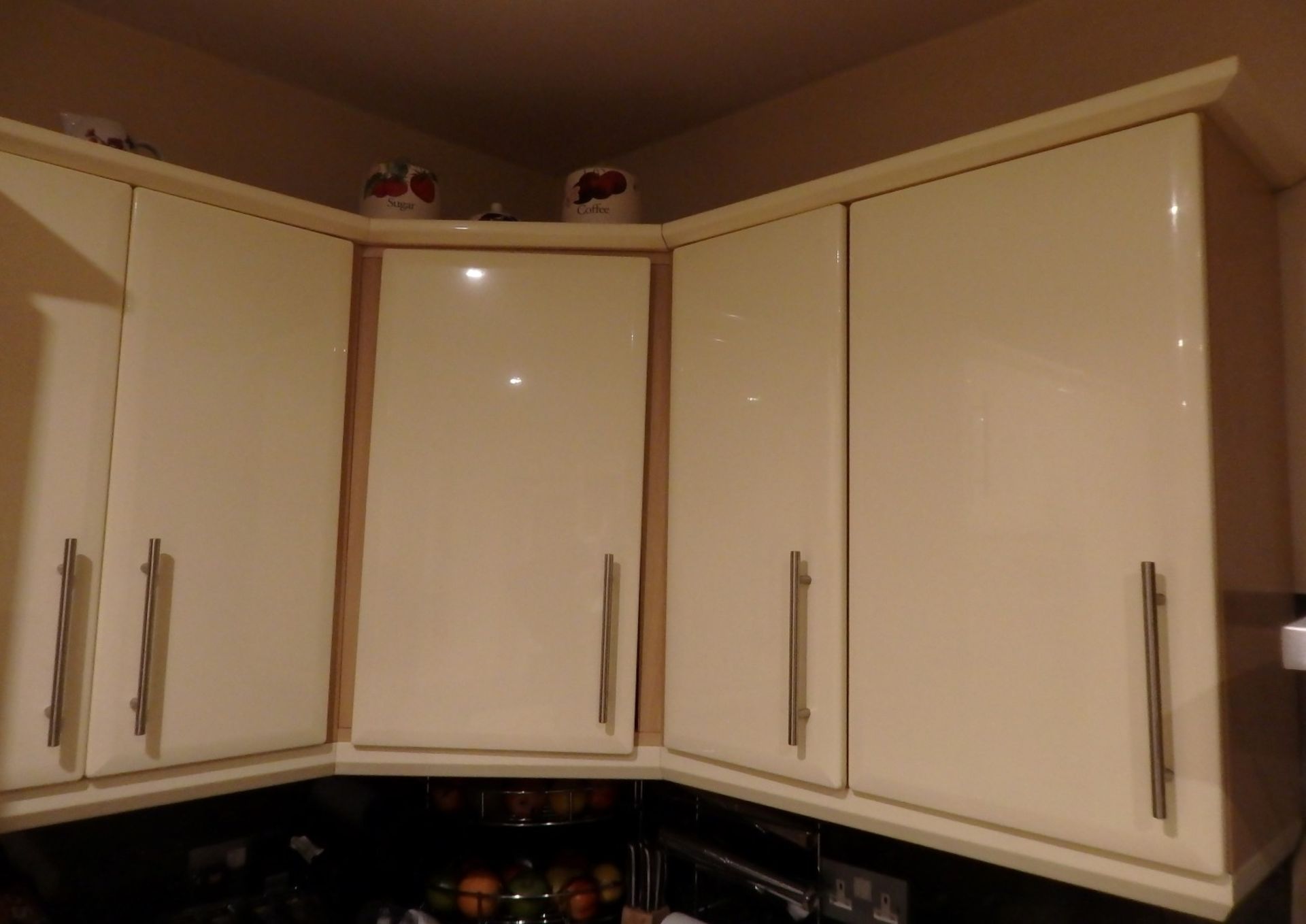 1 x Hygena Fitted Kitchen - Cream Gloss Doors With T Bar Handles - Black Granite Worktops - Bosch - Image 42 of 77