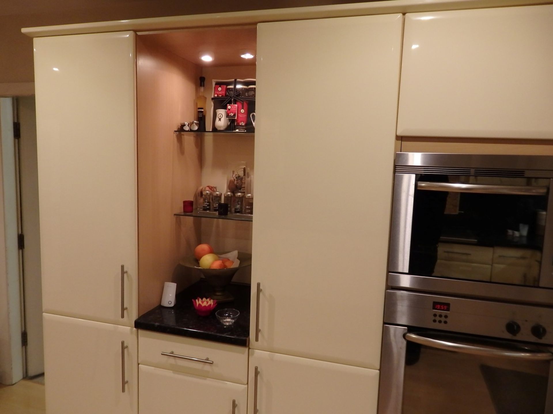 1 x Hygena Fitted Kitchen - Cream Gloss Doors With T Bar Handles - Black Granite Worktops - Bosch - Image 63 of 77