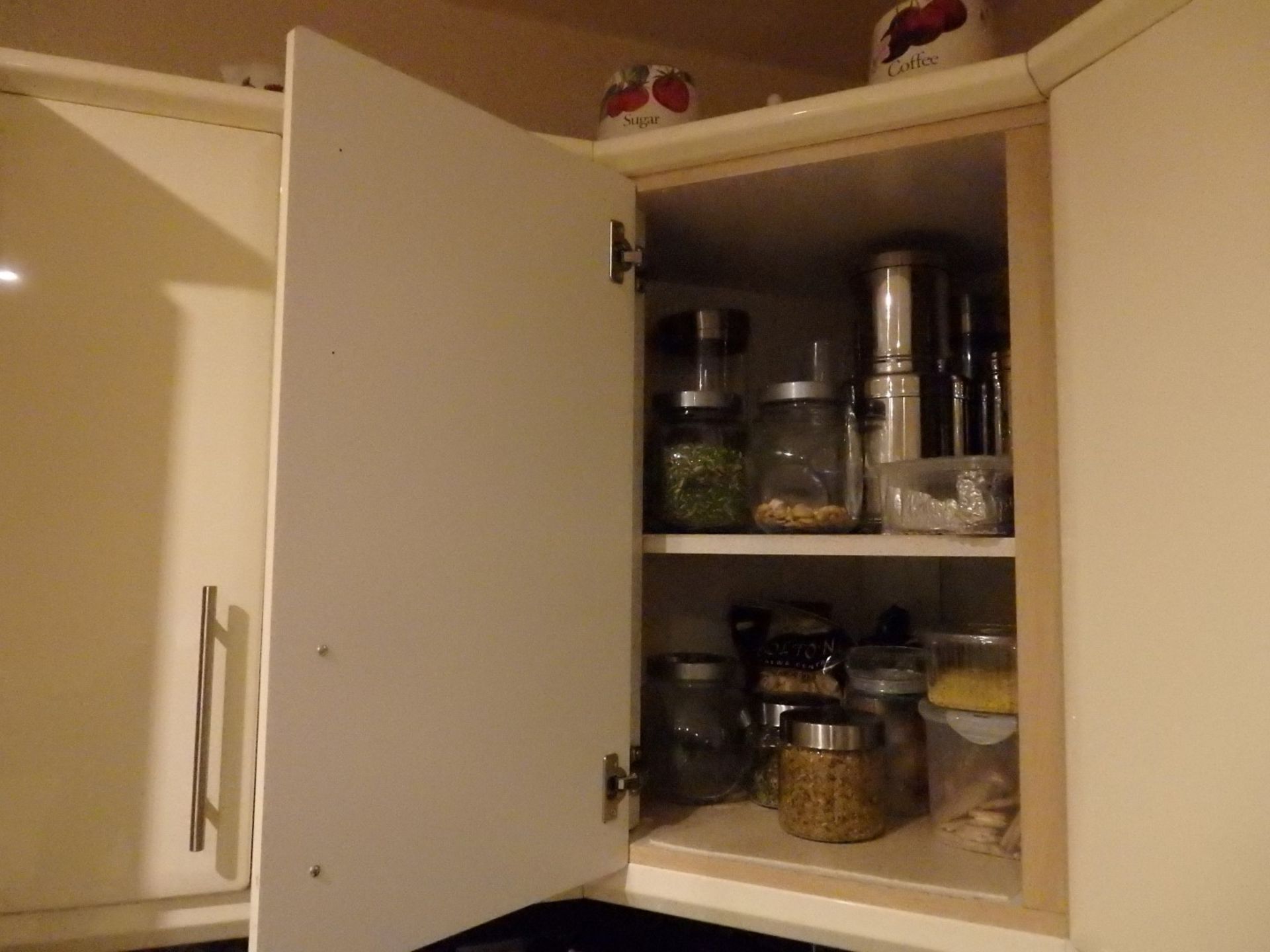 1 x Hygena Fitted Kitchen - Cream Gloss Doors With T Bar Handles - Black Granite Worktops - Bosch - Image 44 of 77