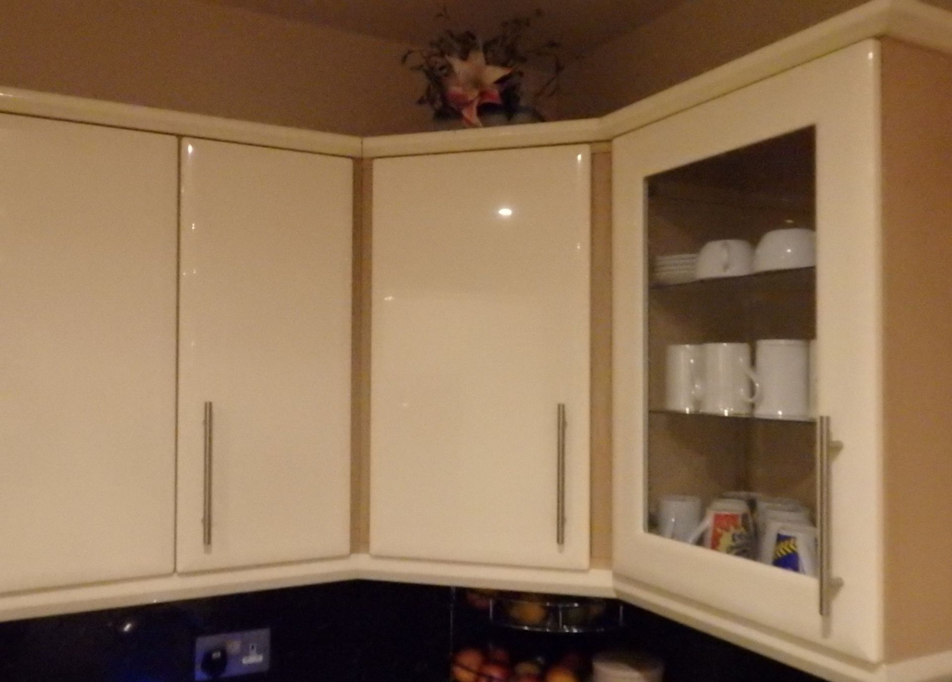 1 x Hygena Fitted Kitchen - Cream Gloss Doors With T Bar Handles - Black Granite Worktops - Bosch - Image 22 of 77