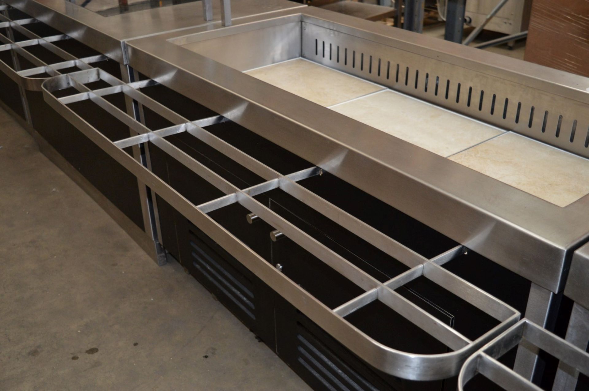 1 x Heated Well Bain Marie Serving Counter - On Castors For Maneuverability - Ideal For Pub Carvery, - Image 3 of 7
