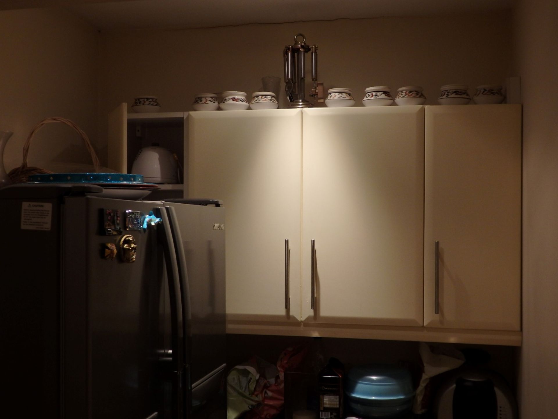 1 x Hygena Fitted Kitchen - Cream Gloss Doors With T Bar Handles - Black Granite Worktops - Bosch - Image 75 of 77