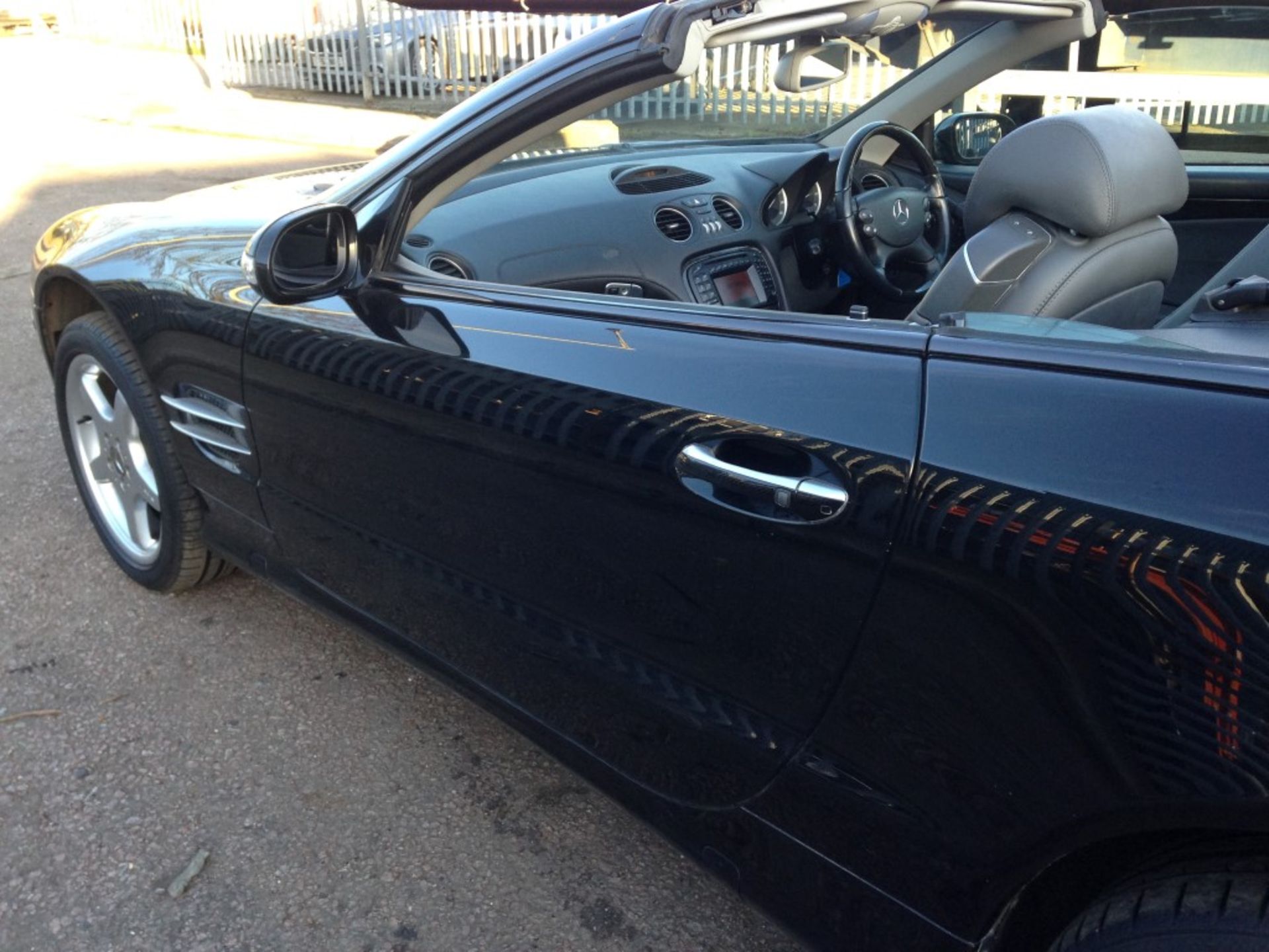 1 x Mercedes SL500 Automatic 5.0 Convertible - Petrol - Year 2002 - 94,500 Miles - Long MOT Expiry - Image 25 of 31