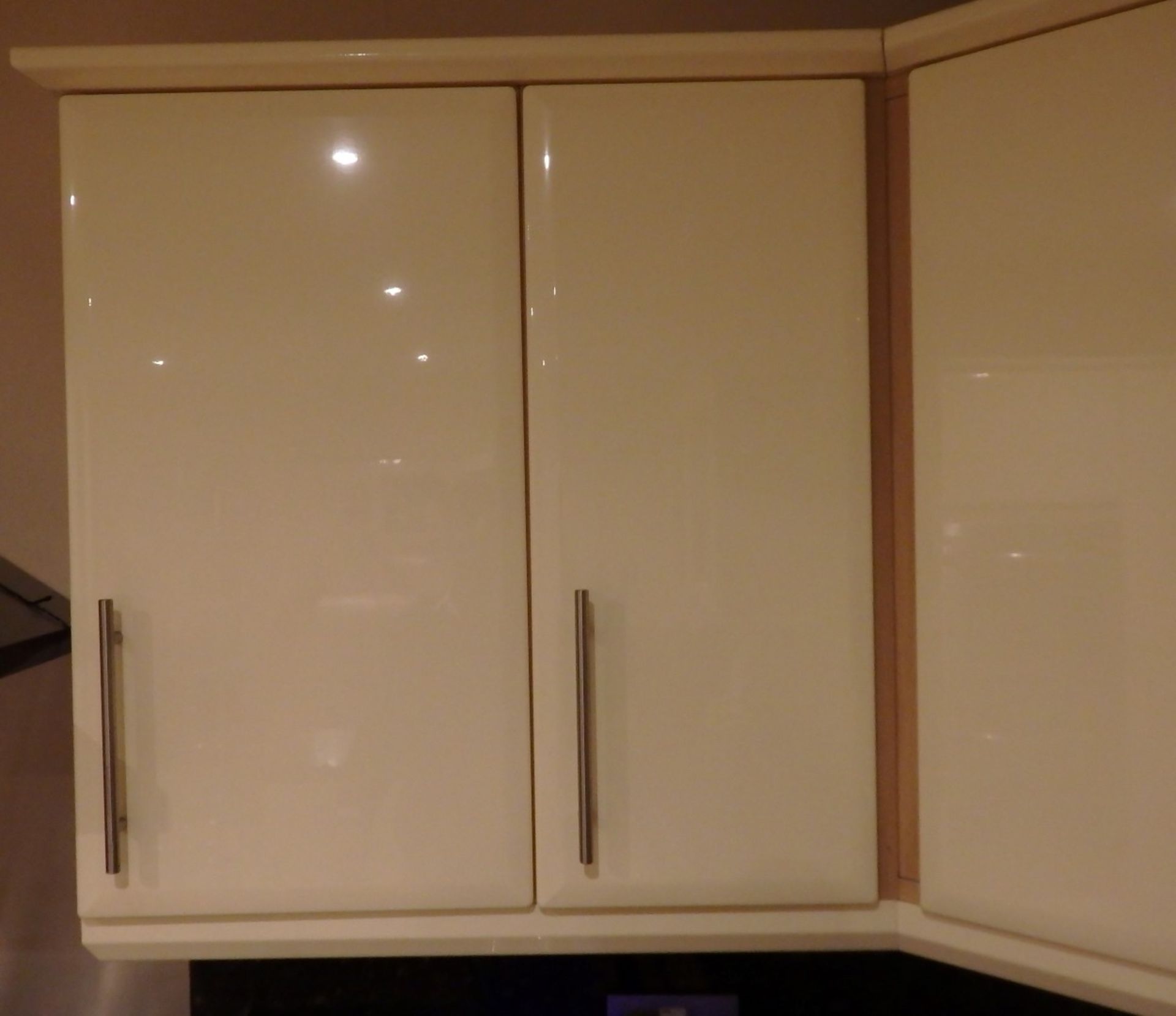 1 x Hygena Fitted Kitchen - Cream Gloss Doors With T Bar Handles - Black Granite Worktops - Bosch - Image 21 of 77