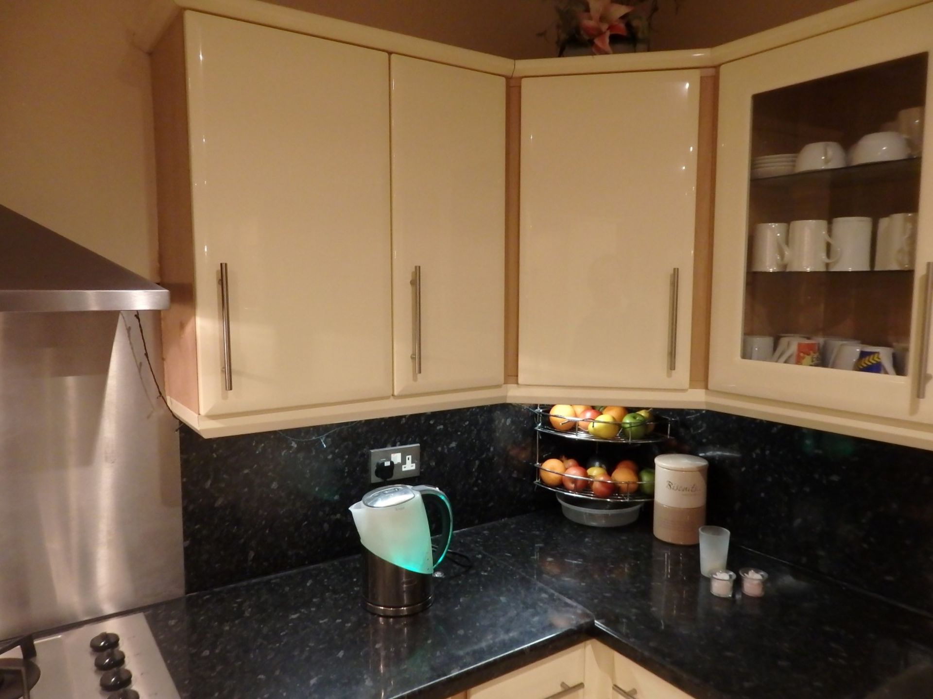 1 x Hygena Fitted Kitchen - Cream Gloss Doors With T Bar Handles - Black Granite Worktops - Bosch - Image 48 of 77