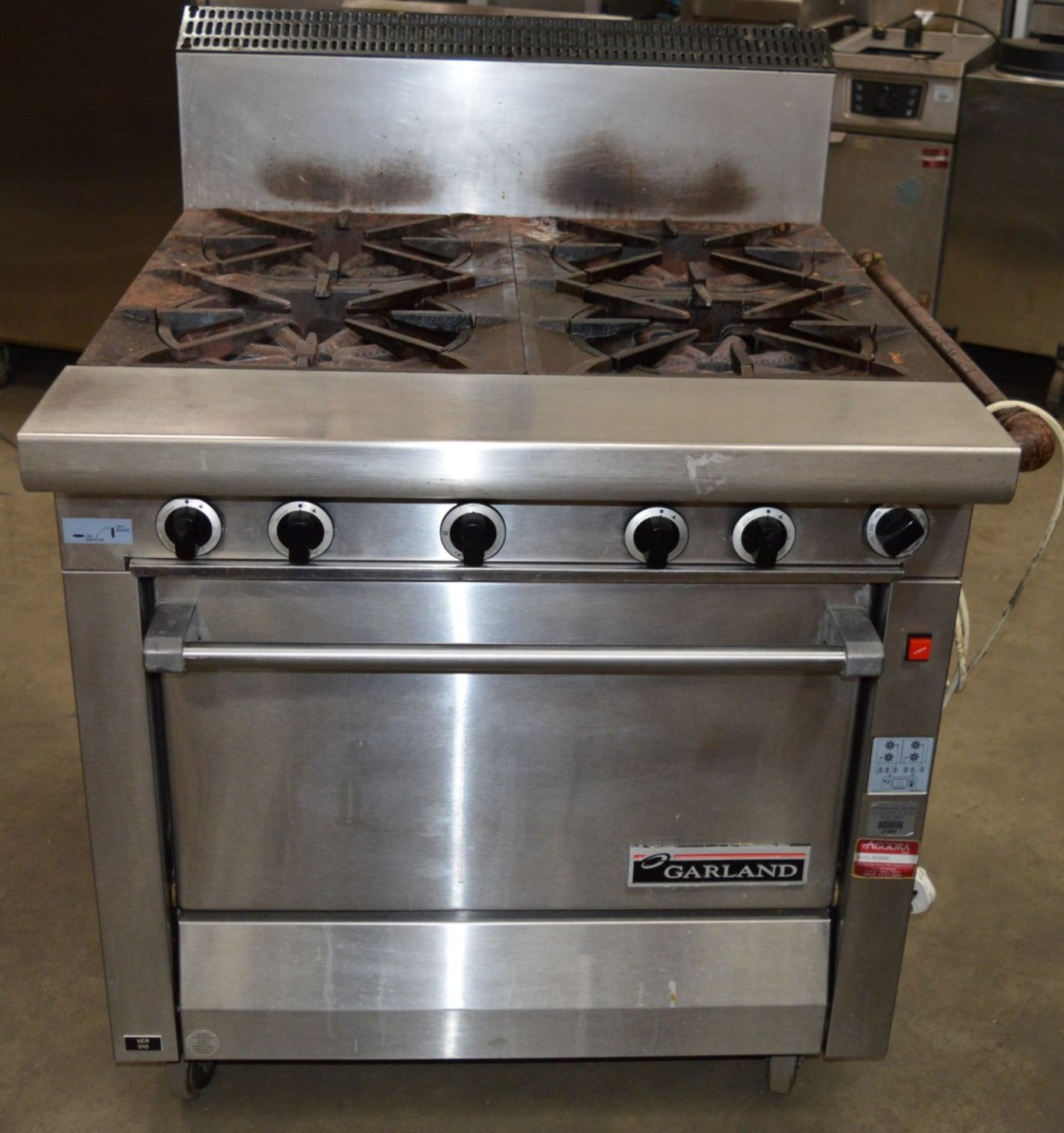 1 x Garland Commercial Range Cooker - Four Gas Burners - On Castors - Suitable For Professional - Image 2 of 9