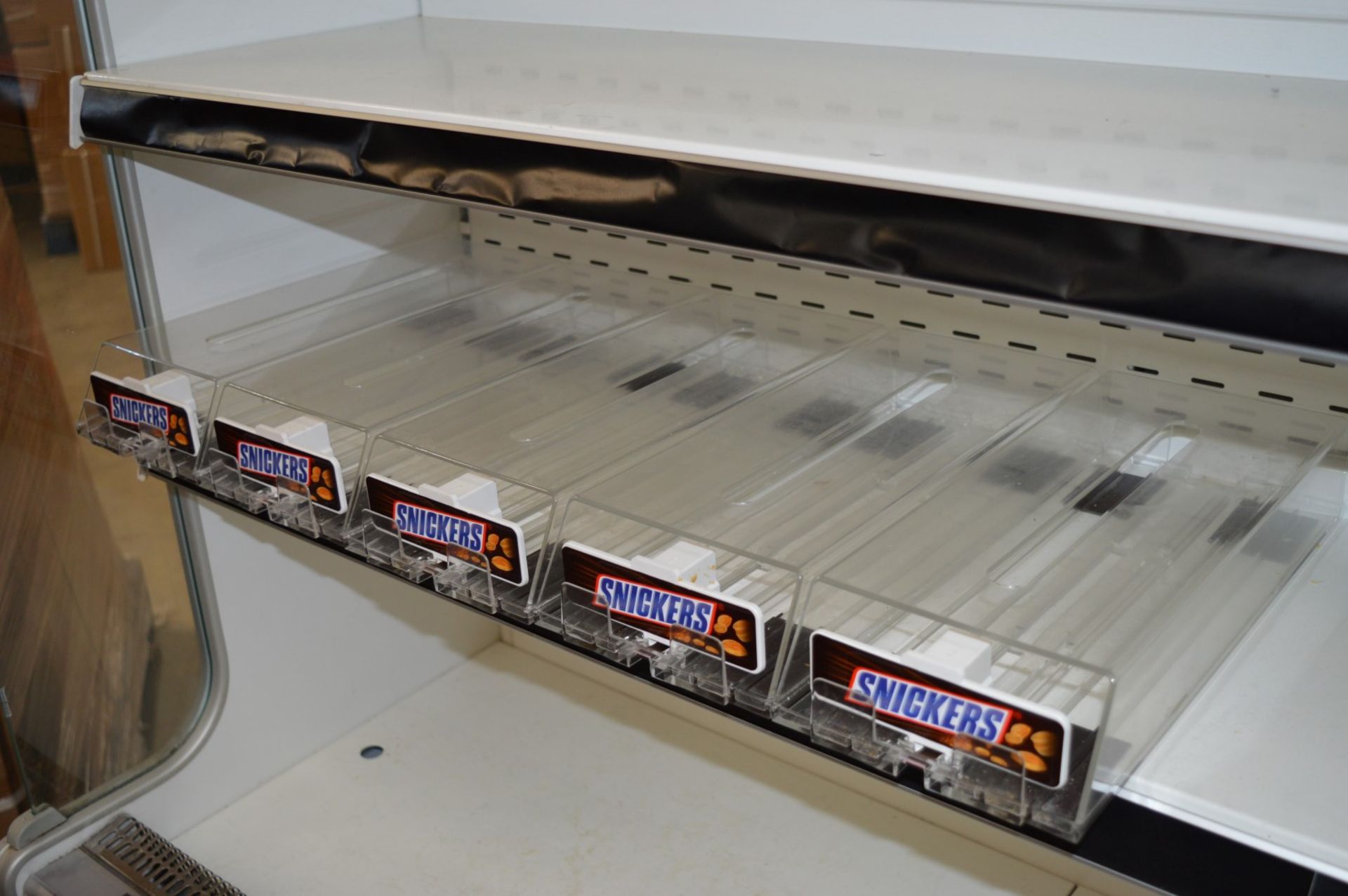 1 x Commercial Williams R125 Display Fridge With Chocolate Dispensers - Ideal For Sandwhich Shop - Image 8 of 10