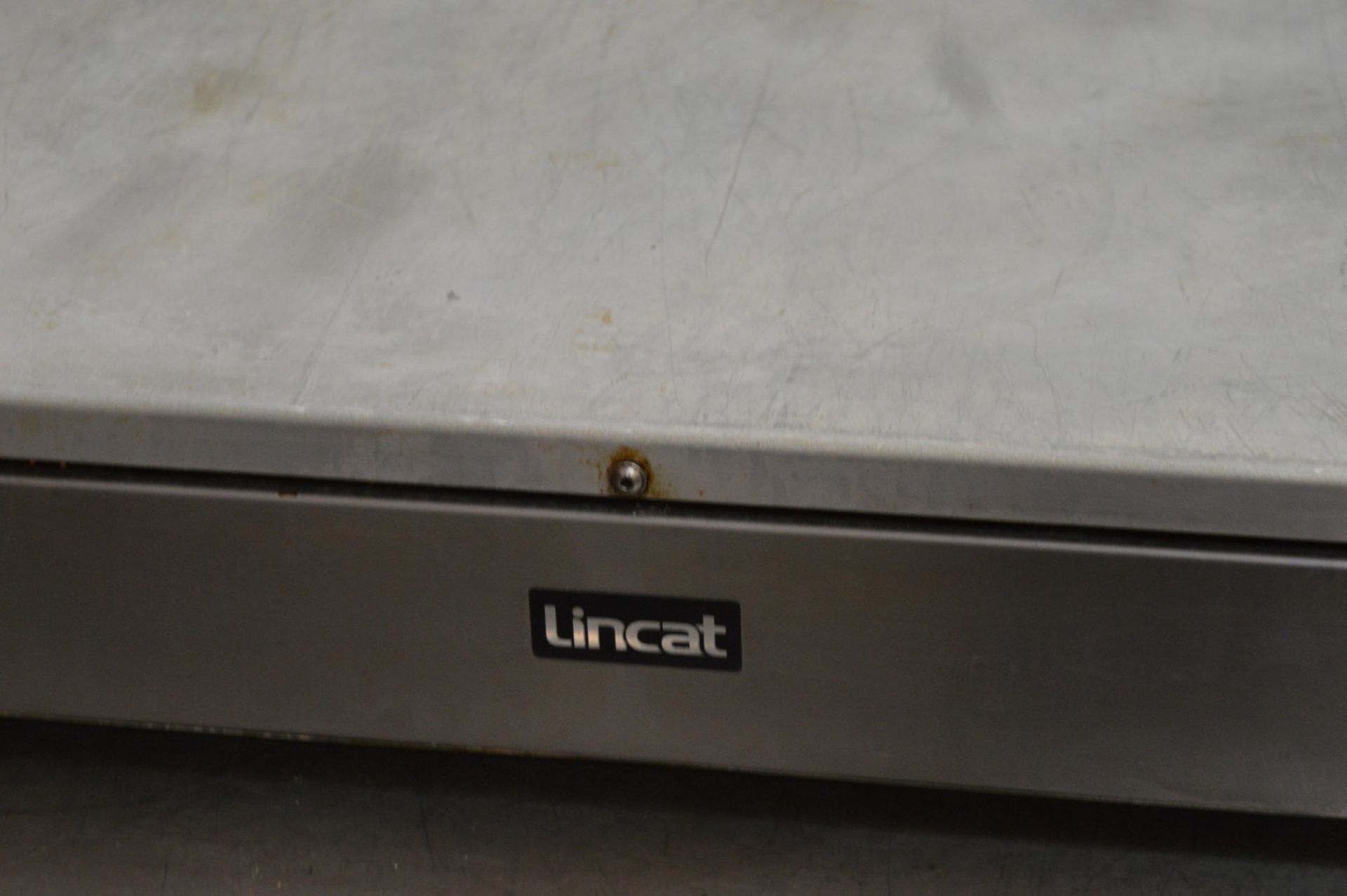 1 x Lincat HB2 Heated Display Base - Thermostic Heat Control - Rating 1000w 240v - Aluminium Surface - Image 3 of 6