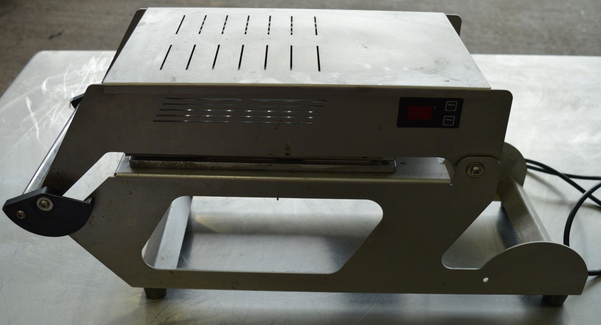 1 x VacStar Vacuum Packaging Machine - Desktop Transportable Size - H28 x W63 x D25 cms - Model SM - Image 2 of 6