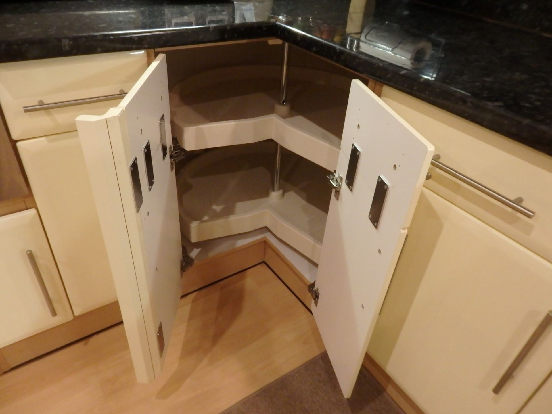 1 x Hygena Fitted Kitchen - Cream Gloss Doors With T Bar Handles - Black Granite Worktops - Bosch - Image 73 of 77