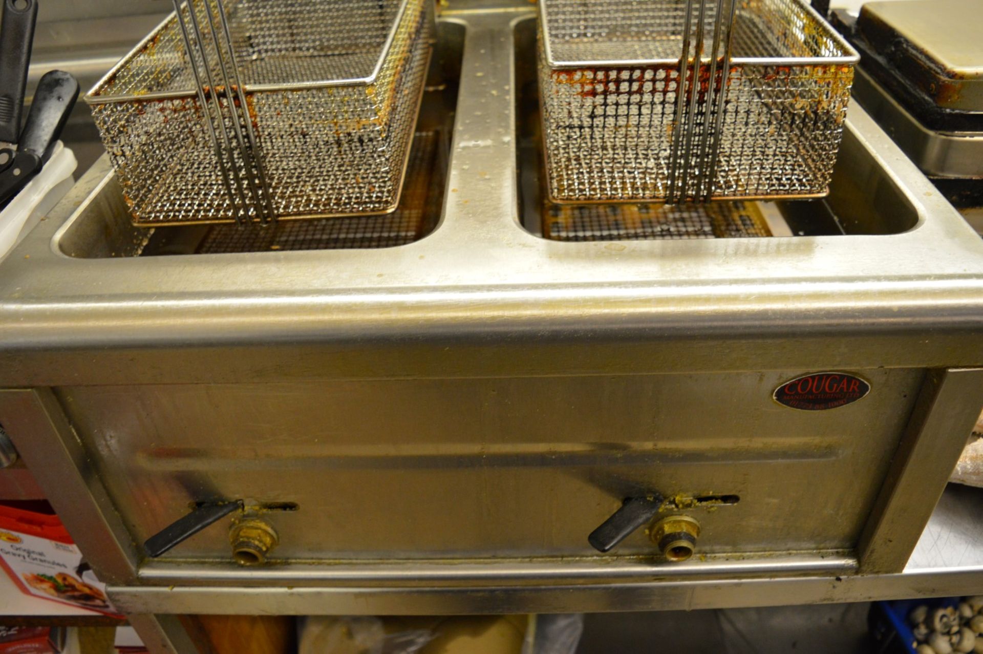 1 x Couger Stainless Steel Desktop Catering Twin Fryer - H40 x W60 x D60  cms - CL078 - Location: - Image 3 of 3