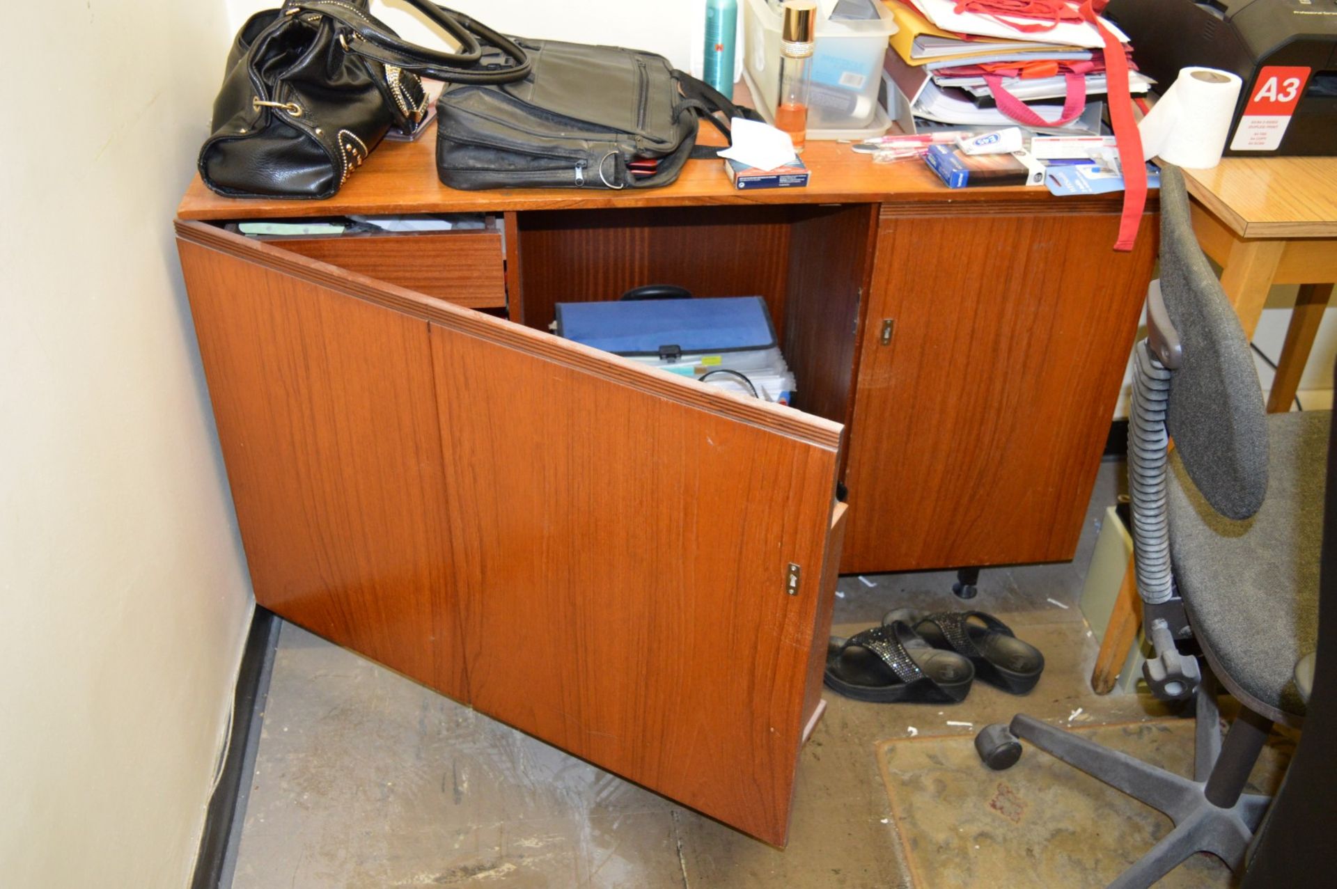 1 x Collection of Office Furniture - Includes Two Desks, Table, Two Office Chairs and Oil Filled - Image 8 of 11